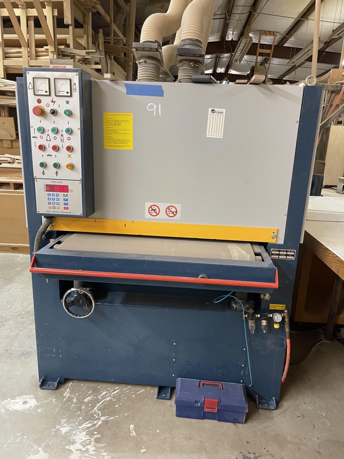 36" Sunhill Belt Sander SDS-237 SN#060508, 3 Phase, 220 Volt with 10 Extra Belts