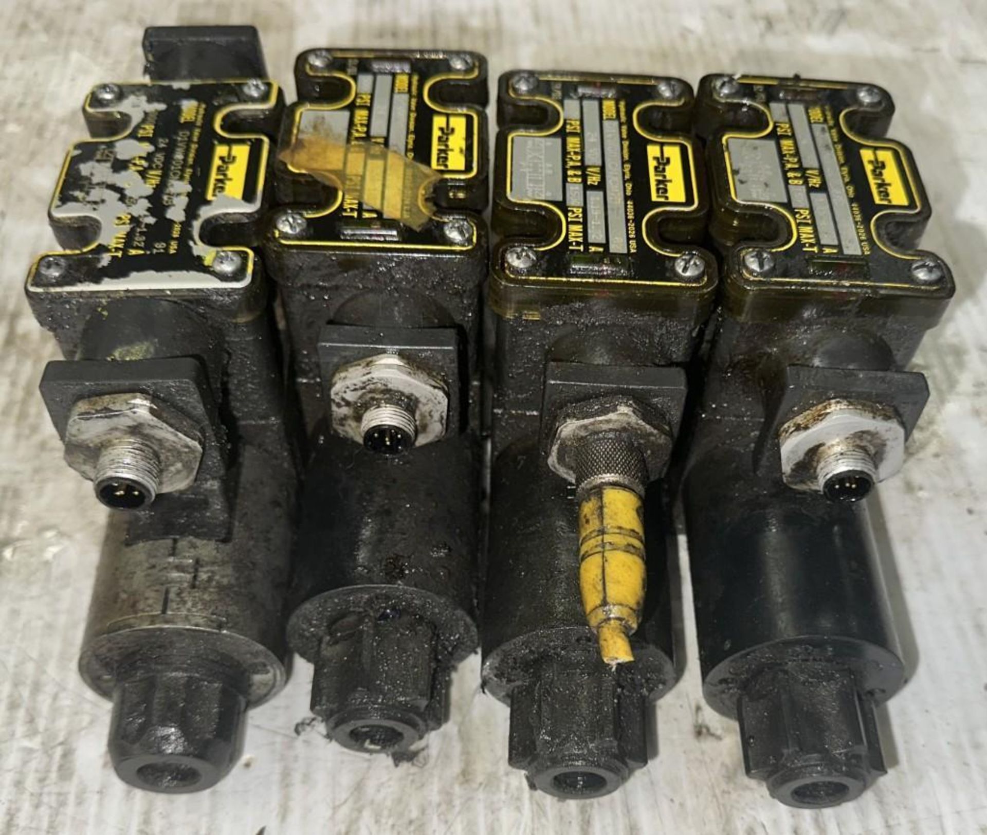 Lot of (4) Misc. Parker Valves - Image 3 of 4