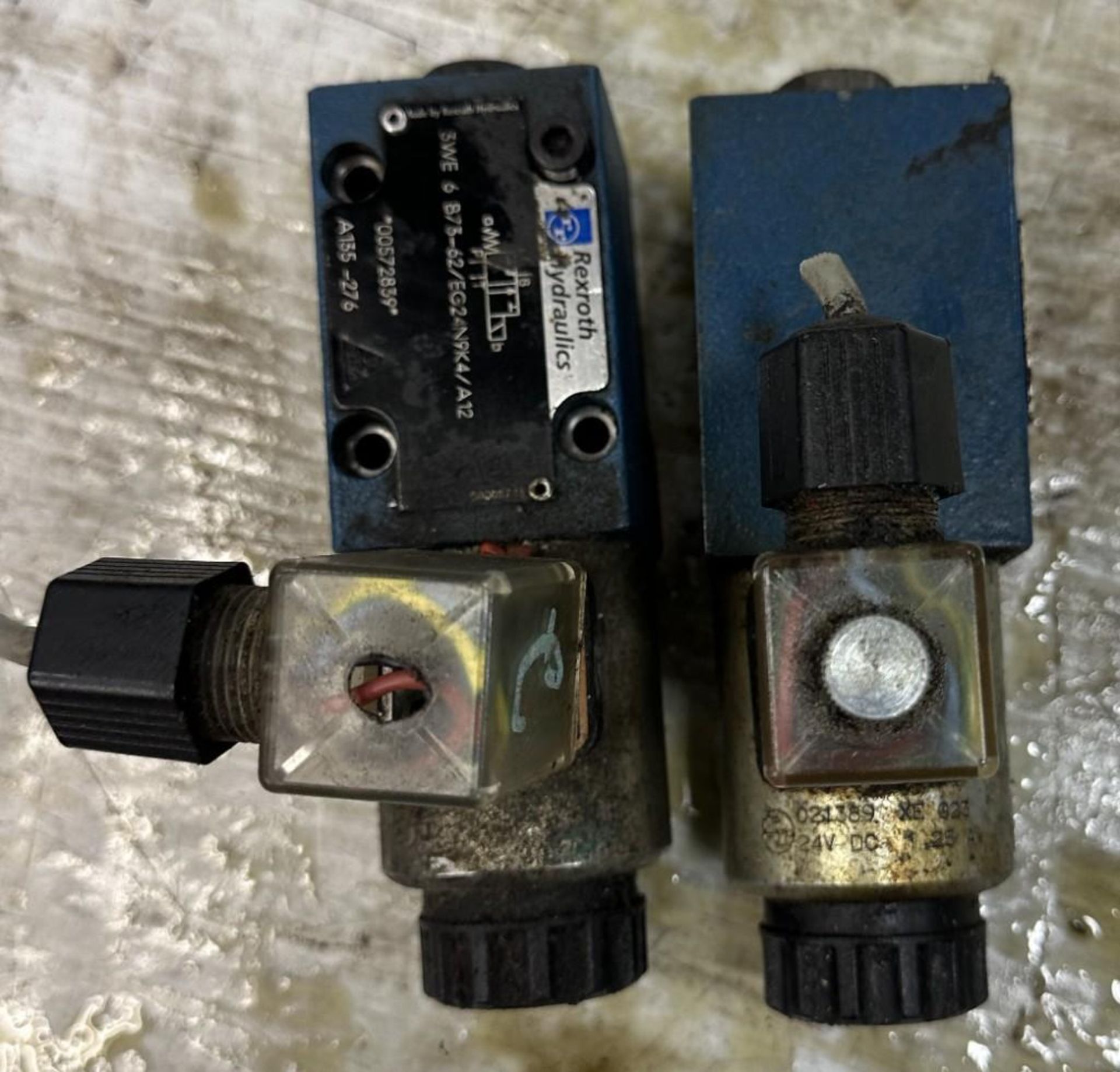 Lot of (2) Rexroth Valves