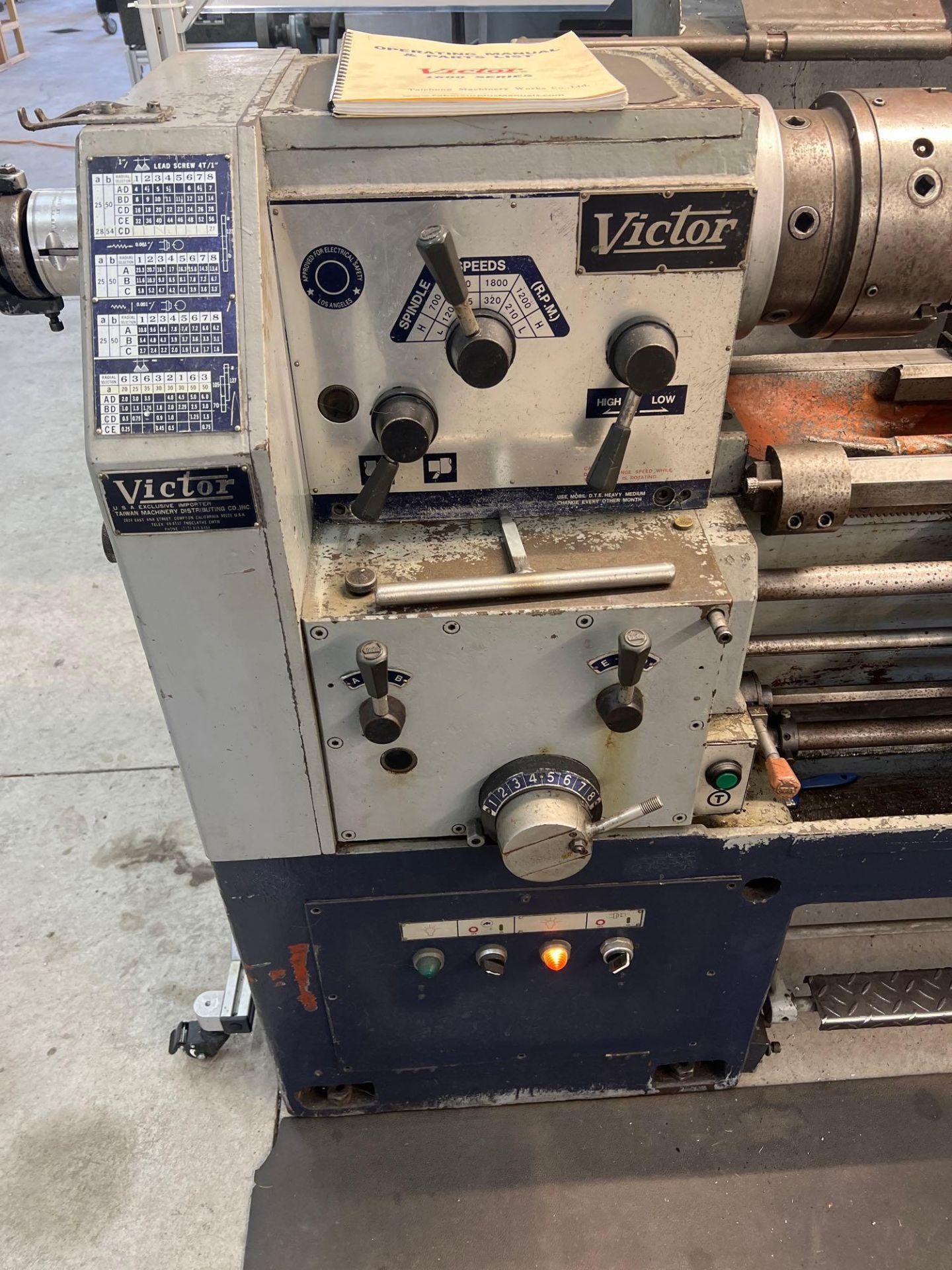 Victor 16" x 40" Engine Lathe - Image 2 of 15