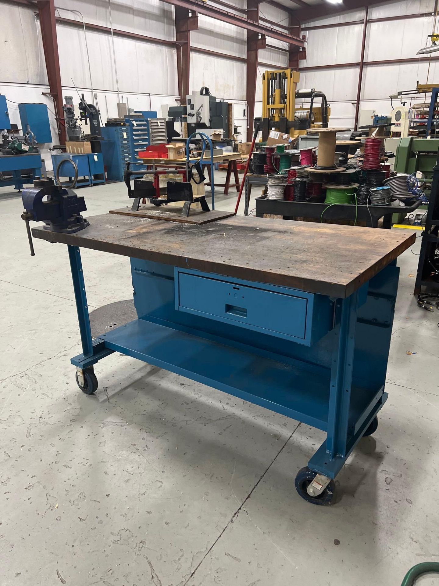 Work Desk on Wheels with Vise and Saw - Image 2 of 6
