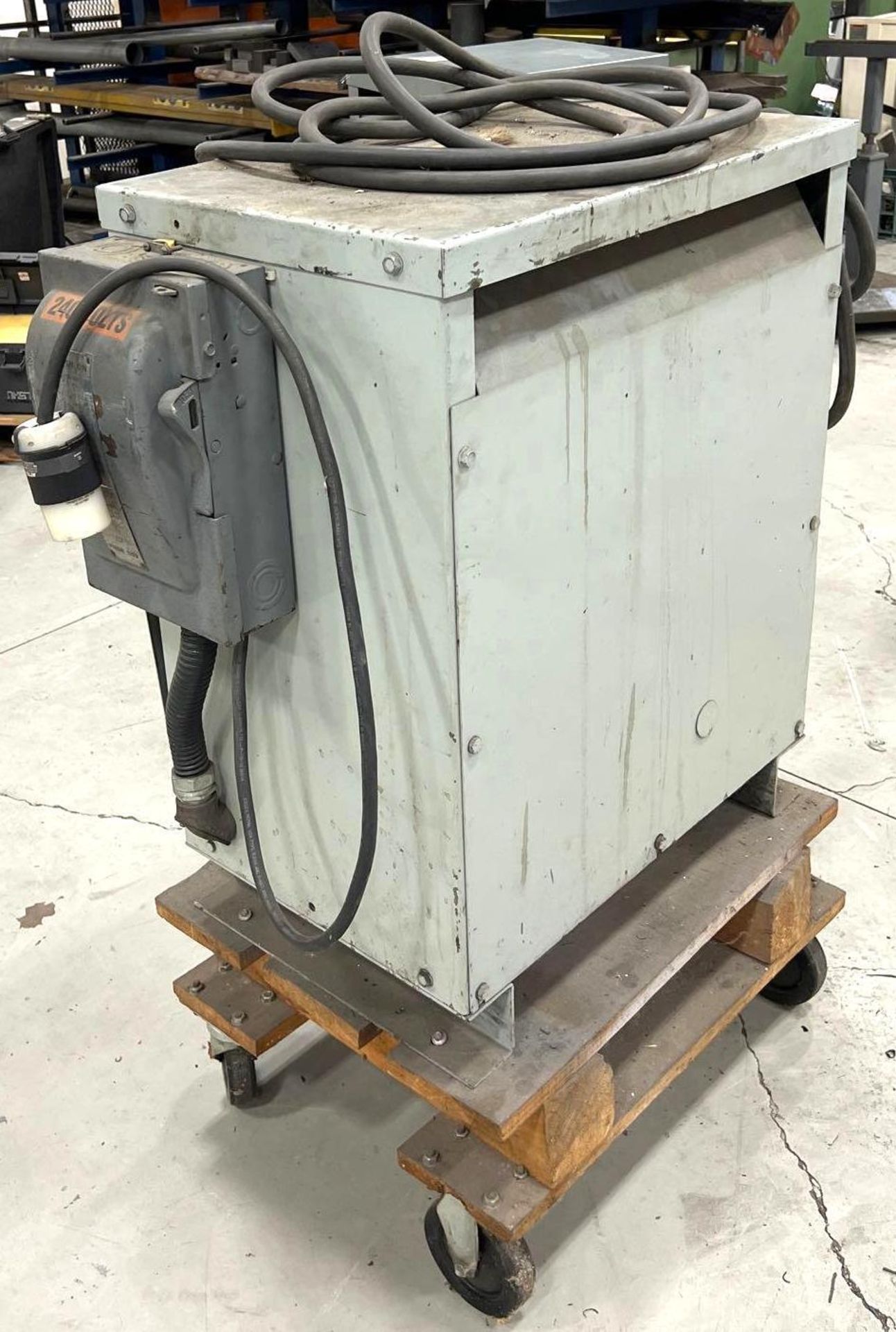 30 KVA Square D Three Phase Transformer - Bild 3 aus 4