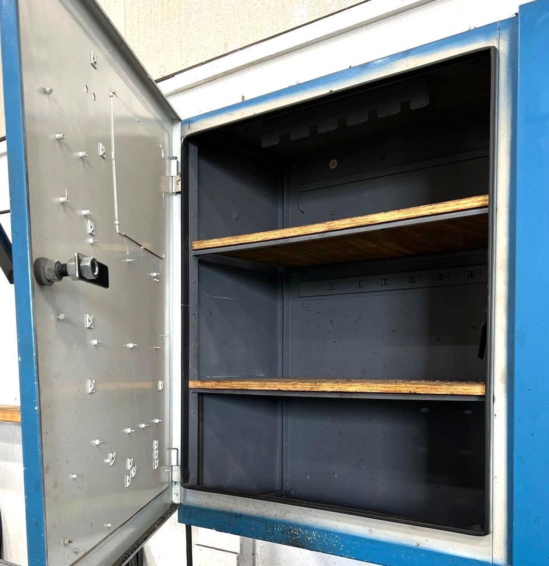 Lot of (2) Metal Storage Cabinets - Image 6 of 6