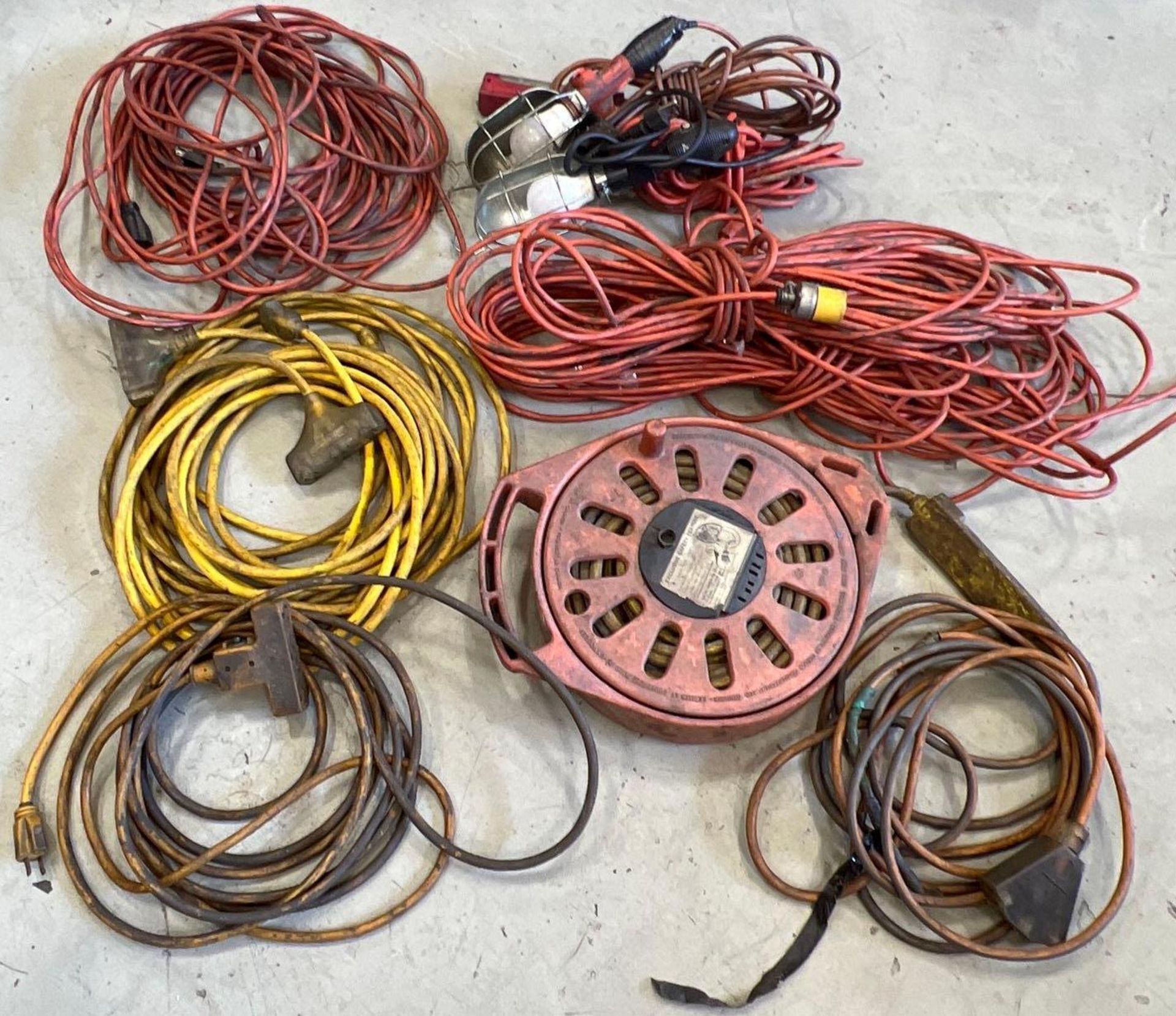 Lot of Misc. Electric Extensions Cords & Work Lights - Bild 2 aus 6