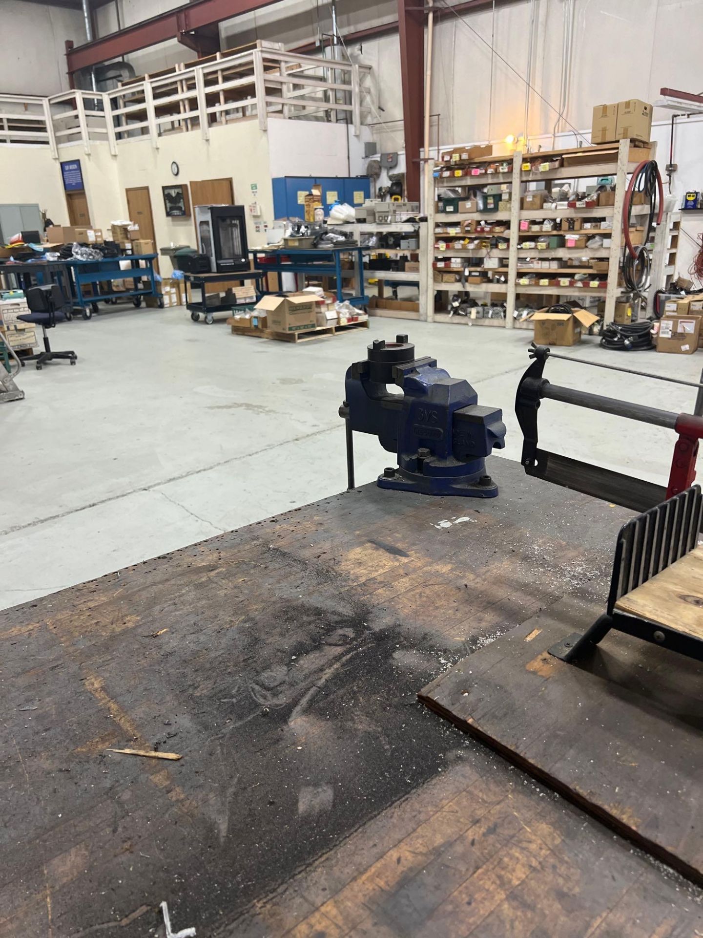 Work Desk on Wheels with Vise and Saw - Image 6 of 6