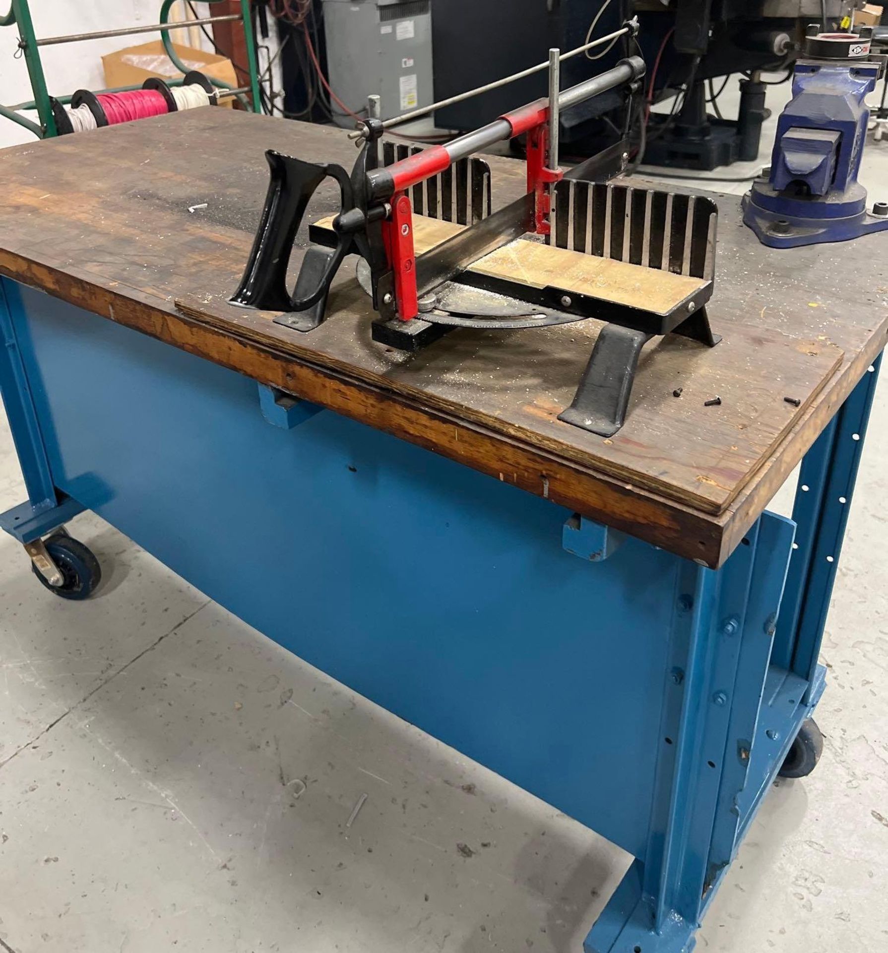 Work Desk on Wheels with Vise and Saw - Image 4 of 6