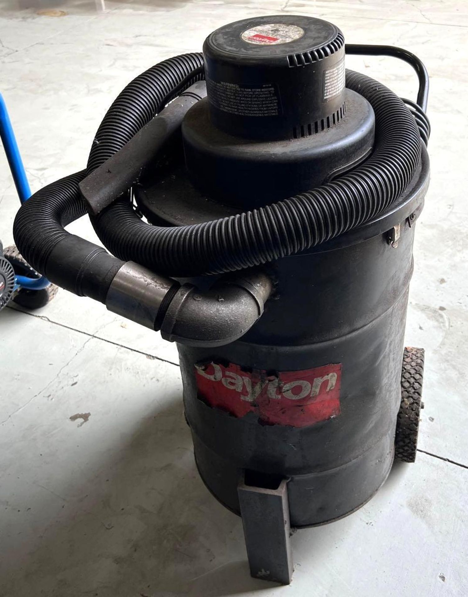 Dayton 3Z708D Wet / Dry Vacuum, 120V