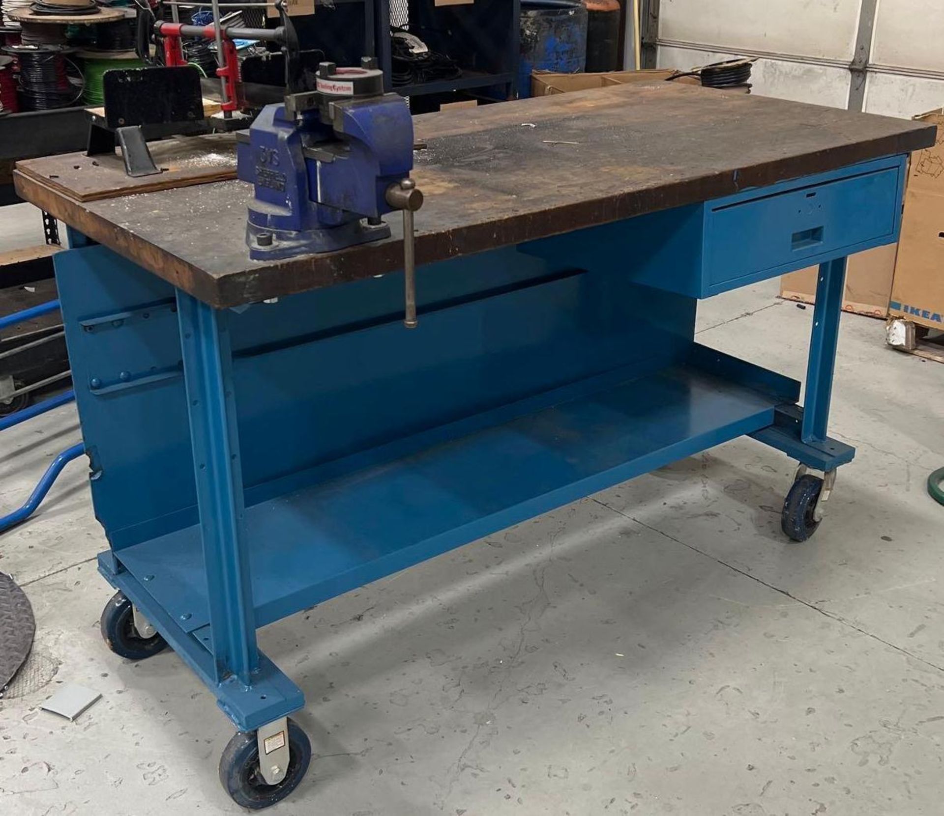 Work Desk on Wheels with Vise and Saw