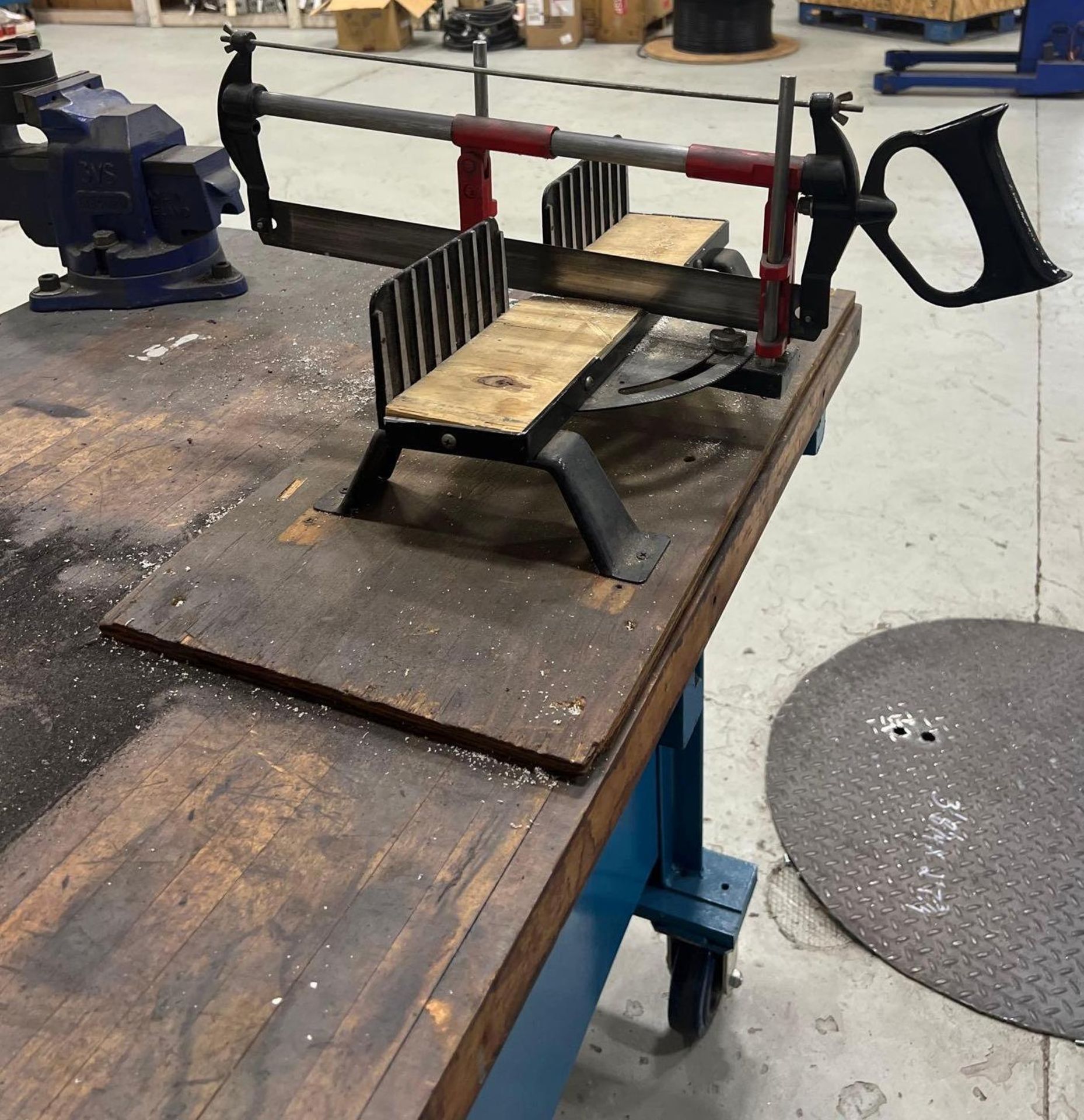 Work Desk on Wheels with Vise and Saw - Image 5 of 6