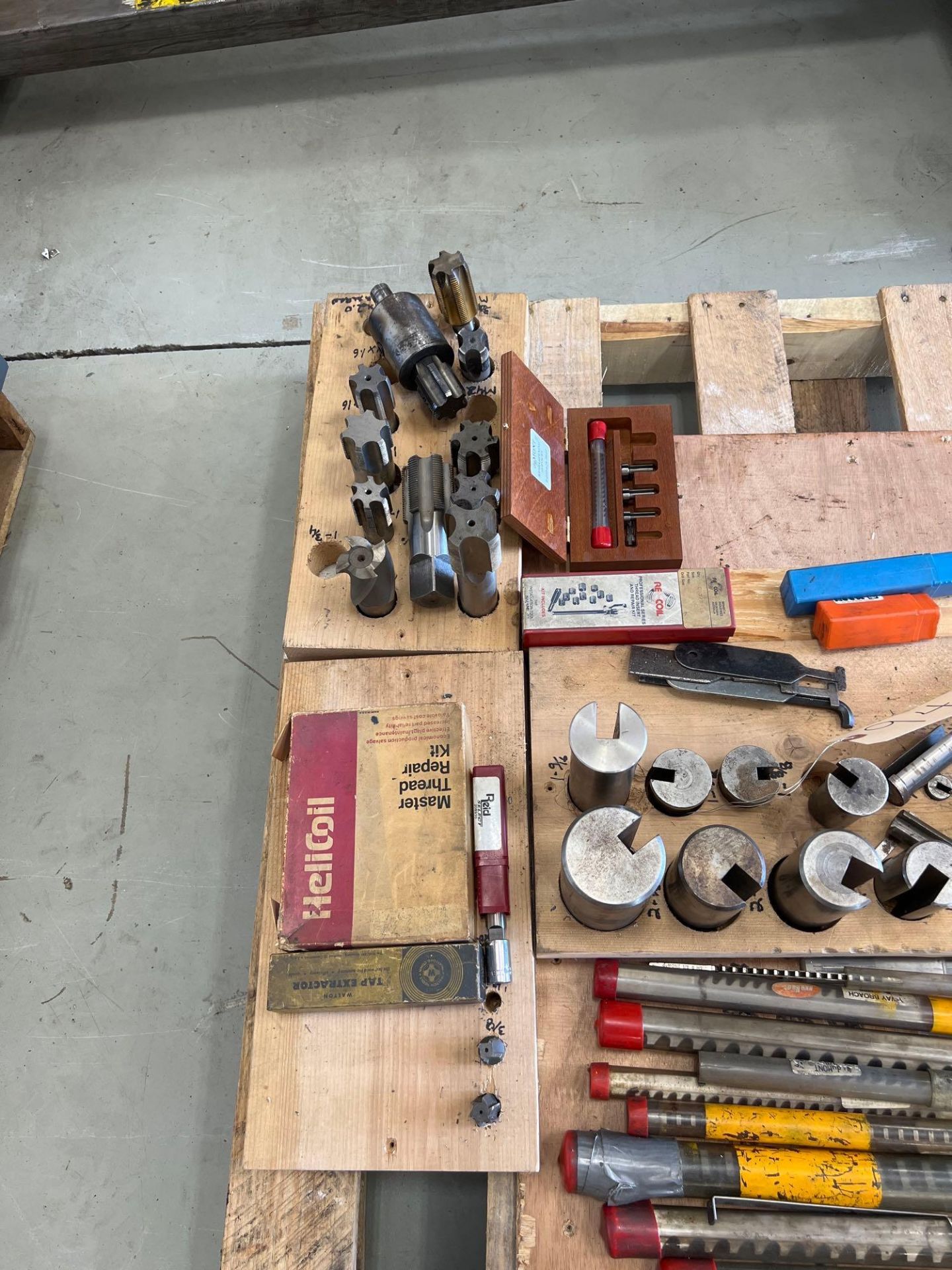 Lot of Broaching Tools, Taps, & Helicoil Items on Skid - Bild 2 aus 7