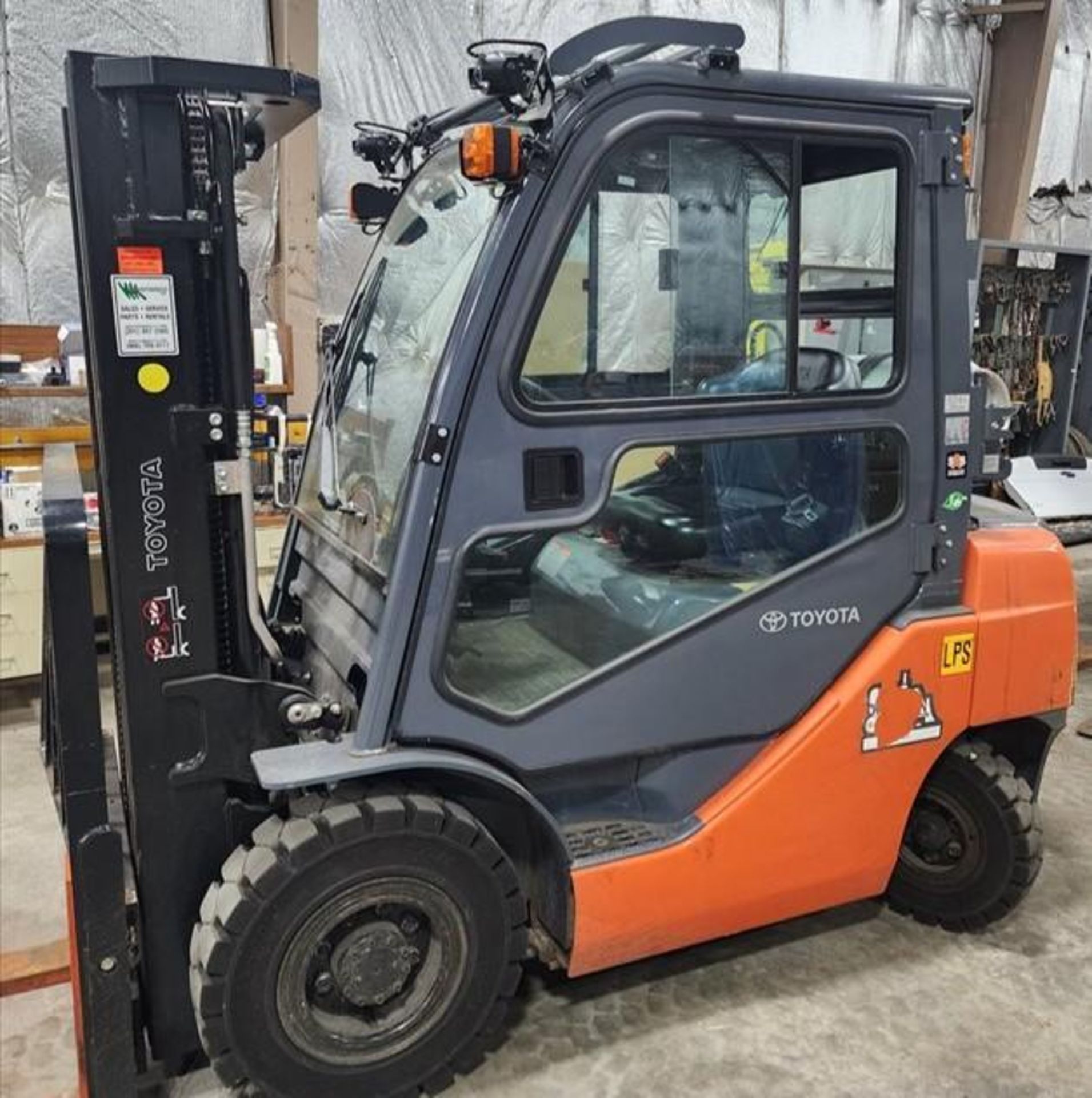 5000 Lb. Toyota #8FGU25 Propane Forklift - Image 2 of 6