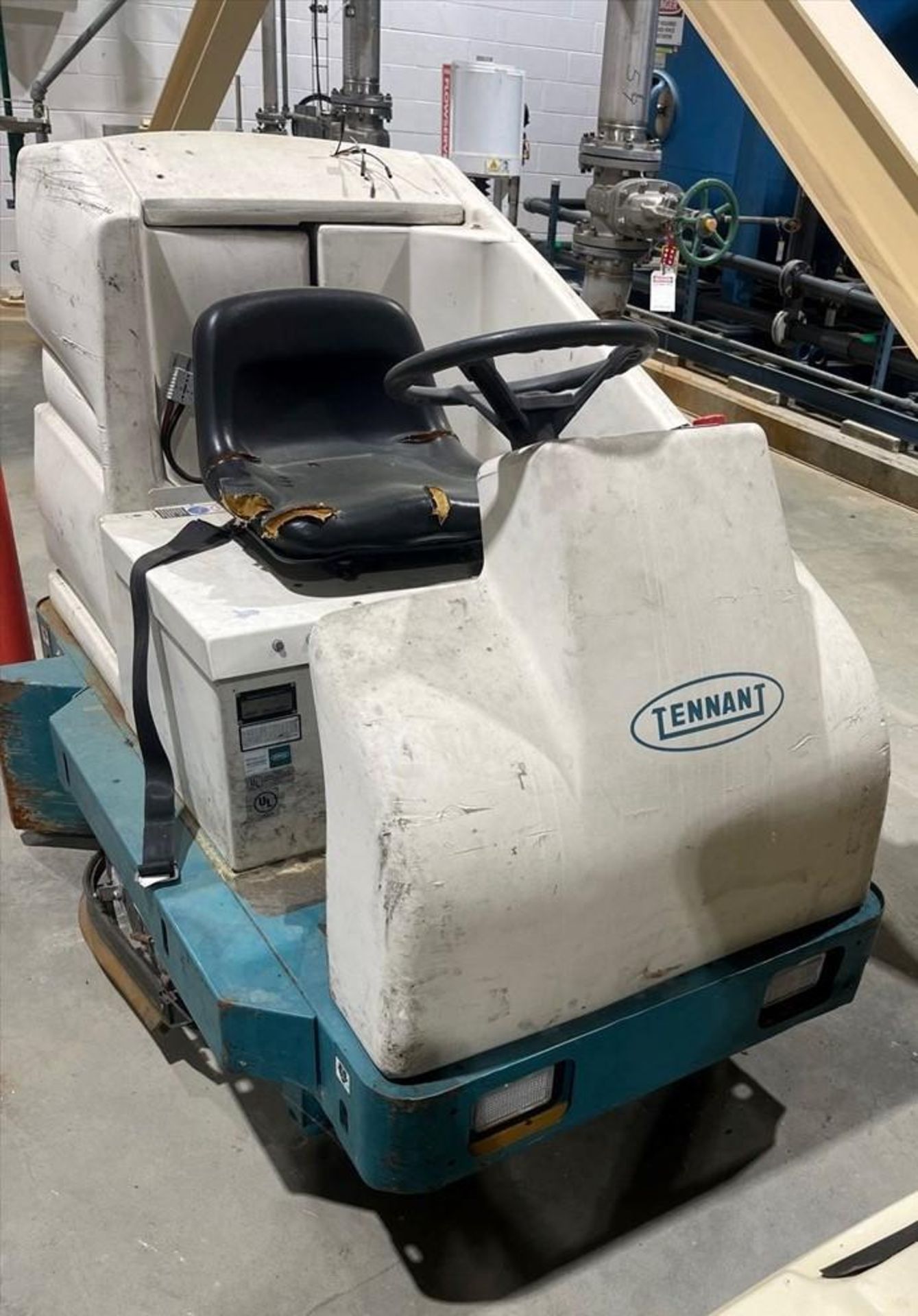 Tennant #7200 Floor Scrubber