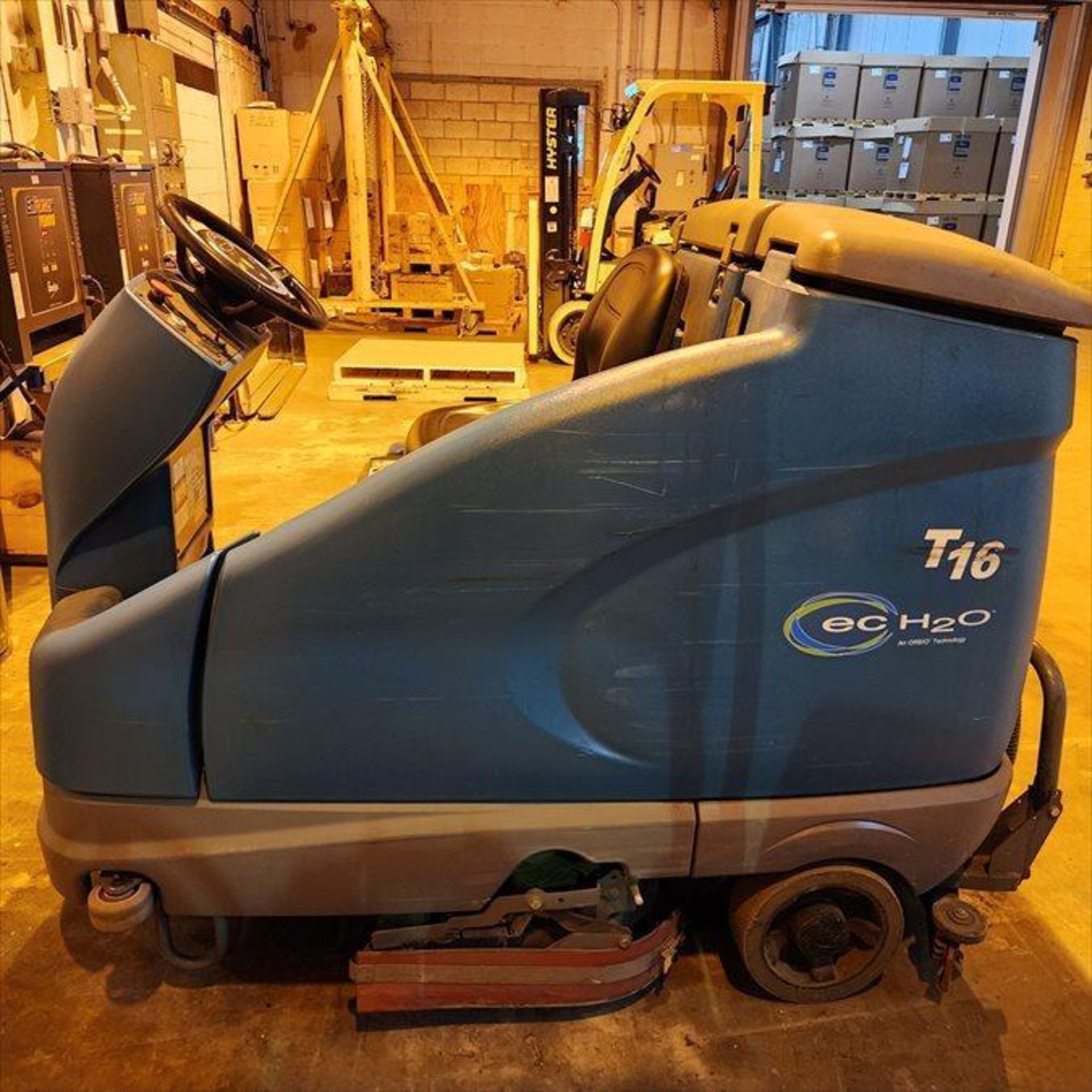 Tennant #T16 Electric Riding Floor Scrubber - Image 2 of 5