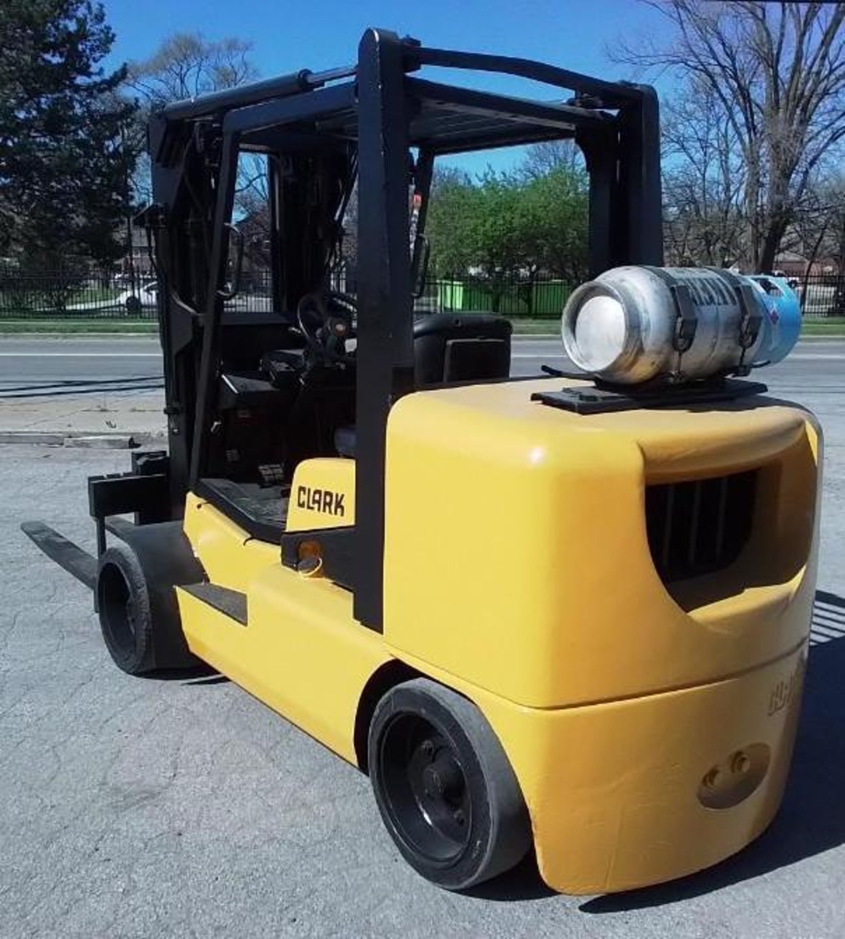 15,000 Lb Clark #CGC70 LP Gas Forklift - Image 3 of 7