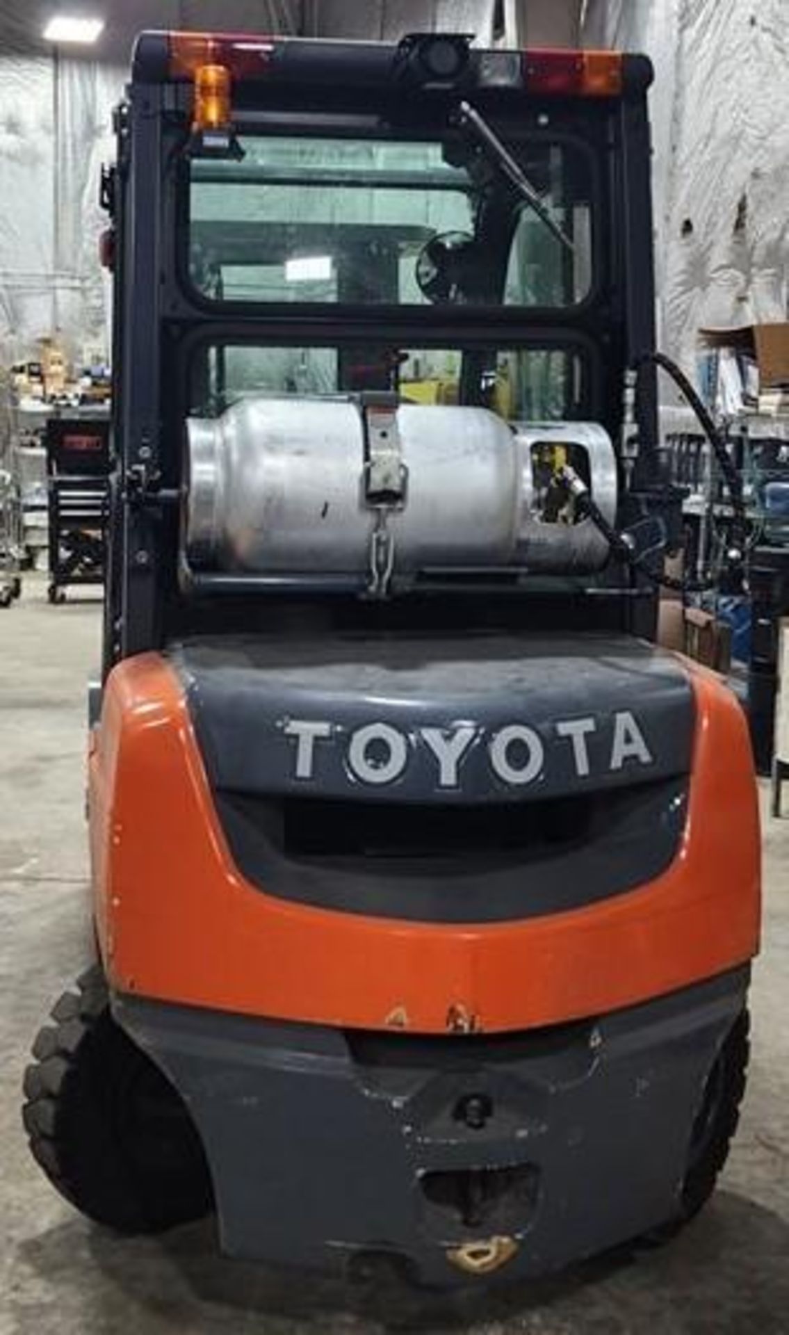 5000 Lb. Toyota #8FGU25 Propane Forklift - Image 4 of 6