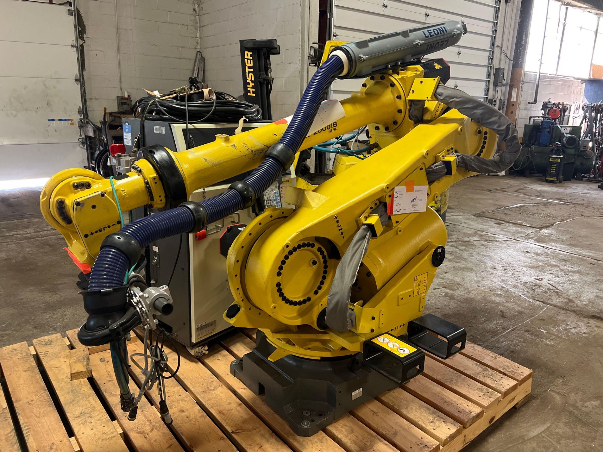 2011 Fanuc R2000iB 125L w/R30iA Controller