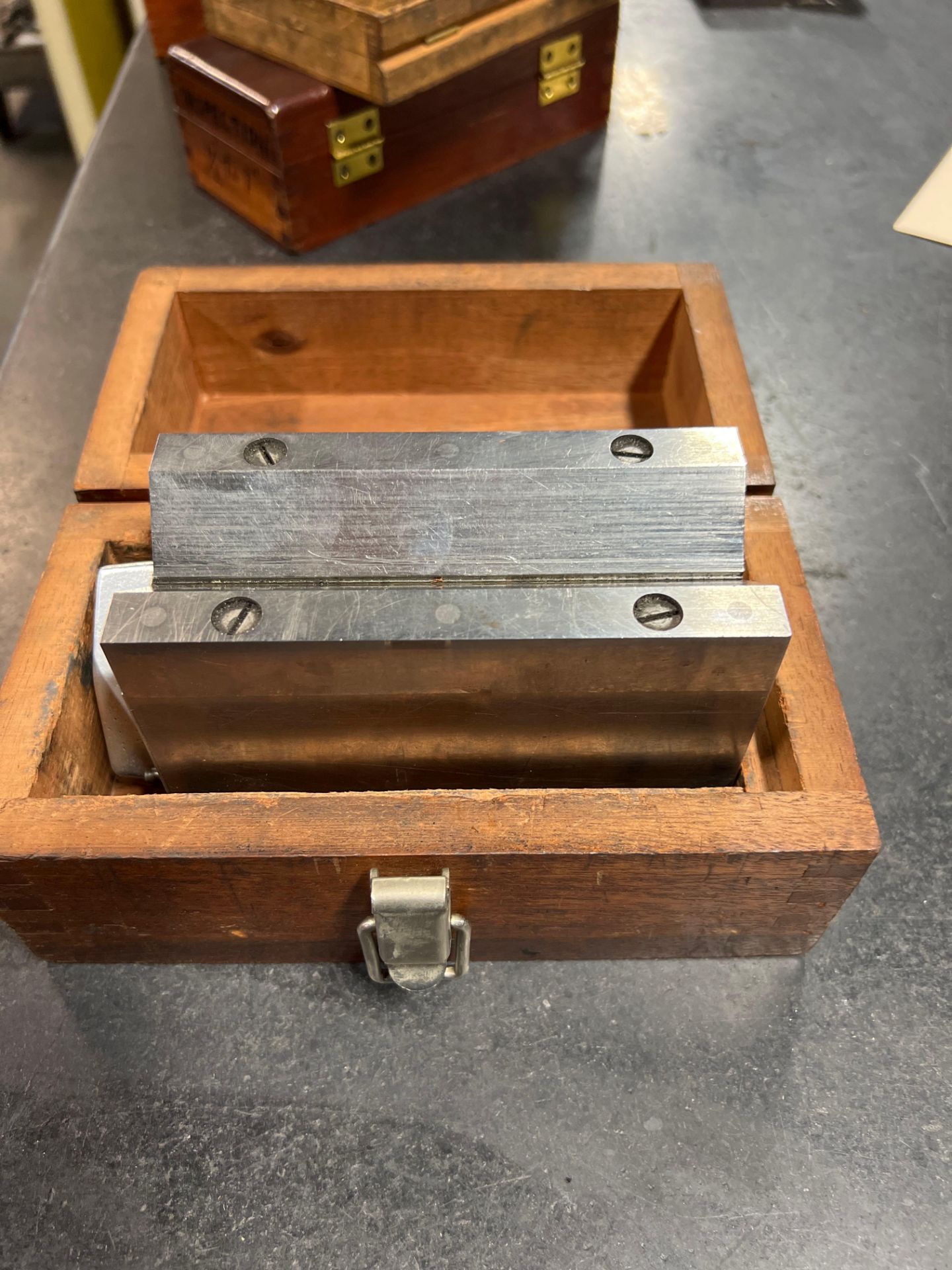 Brown & Sharpe Magnetic V Block w/ wood case - Image 3 of 3