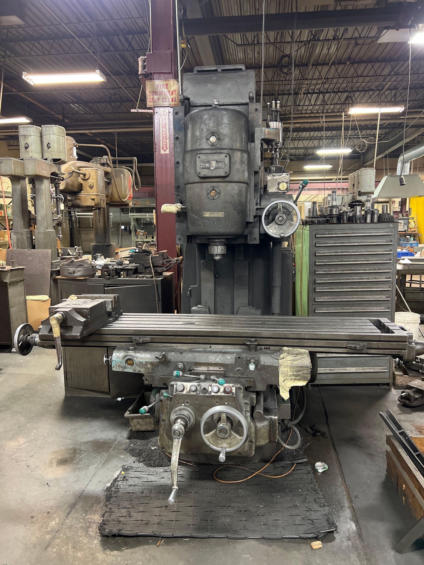 415-16 Cincinnati Vertical Milling Machine