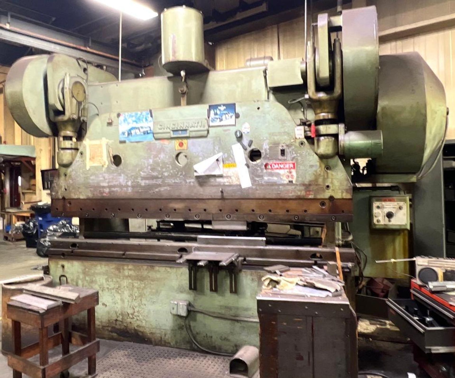 10' x 225 Ton Cincinnati Model 9 Press Brake