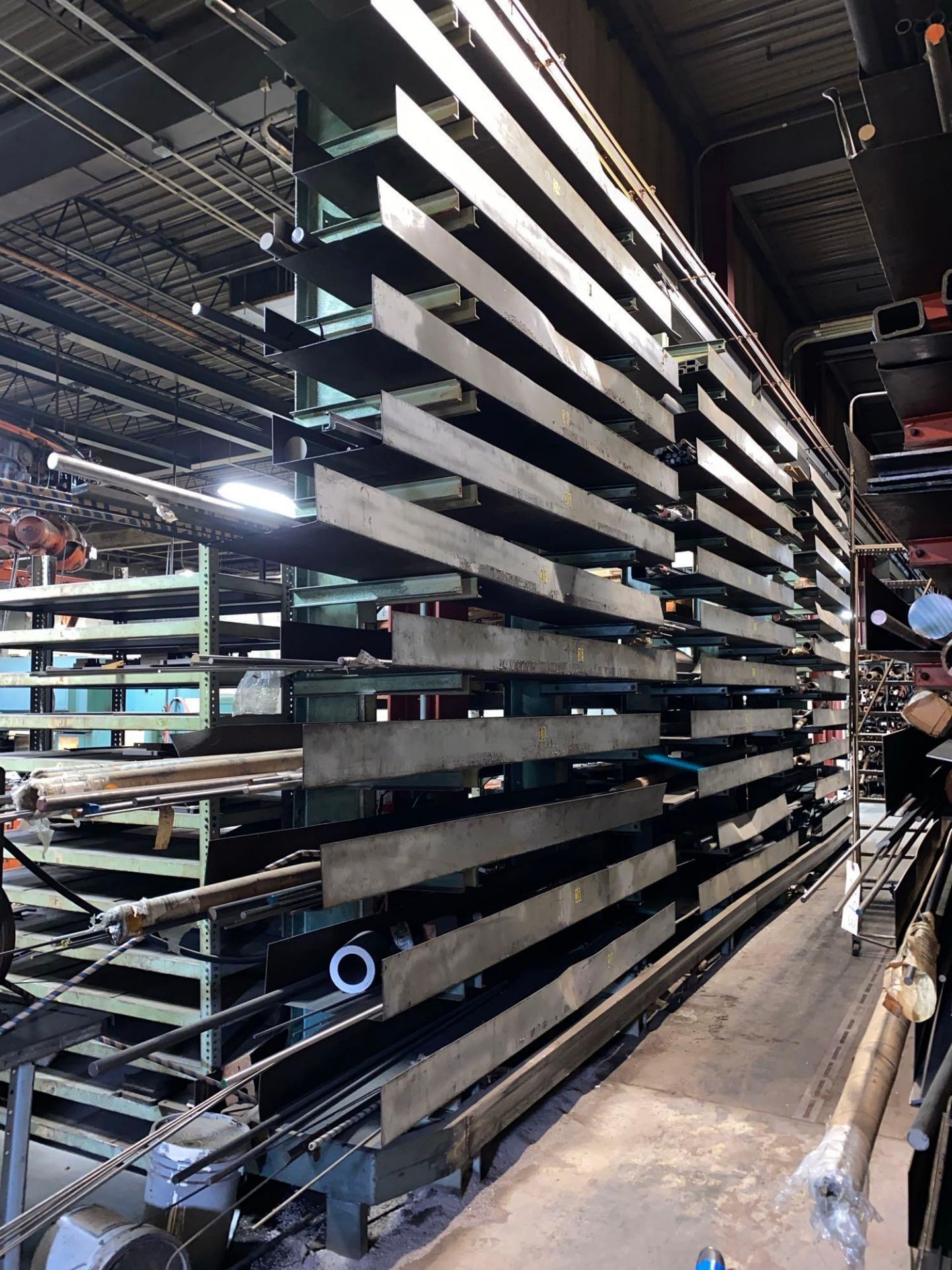 Loading fee TBD Cantilever Shelving w/ Steel, Aluminum, Pipe & Materials, Large Lot Cantilever Secti - Image 6 of 9