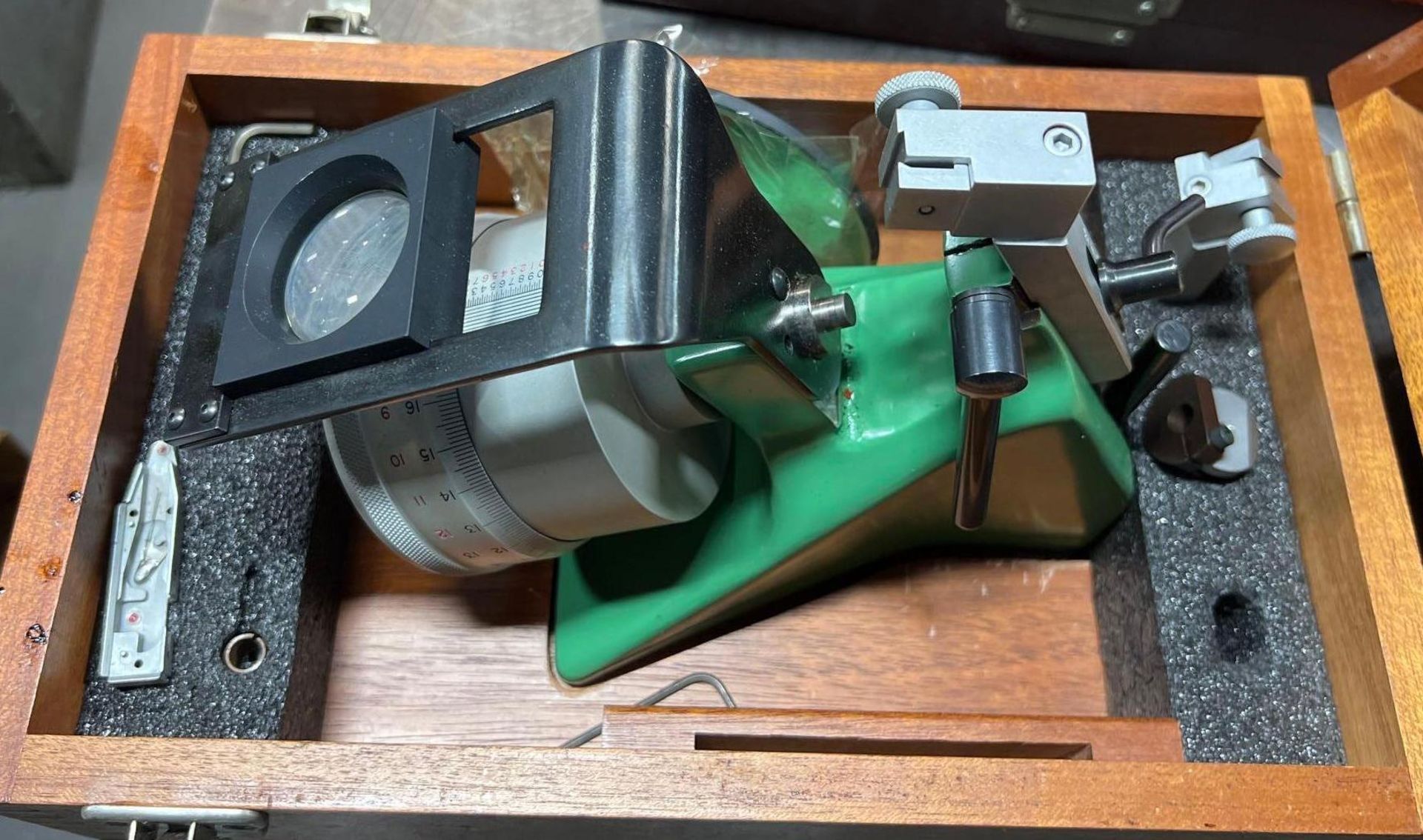 Federal 400B-1 Dial Indicator Calibrator Comparator w/ AT-76 Magnifier w/ Box - Image 3 of 6