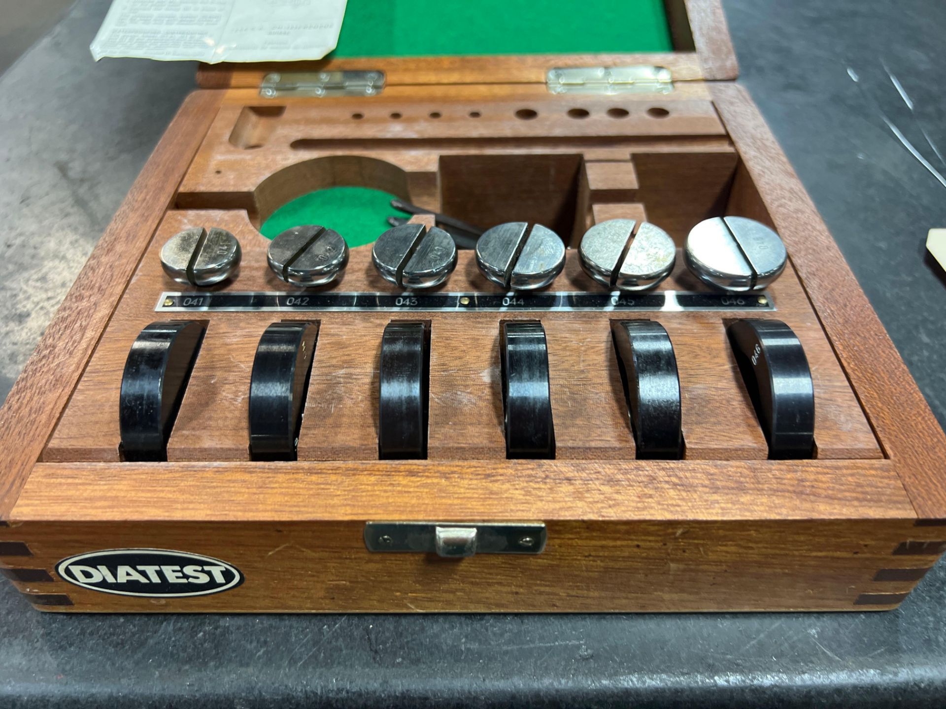 Diatest Bore Gage Rings Set, .8220 - 1.130in w/ Wood Case - Image 3 of 4