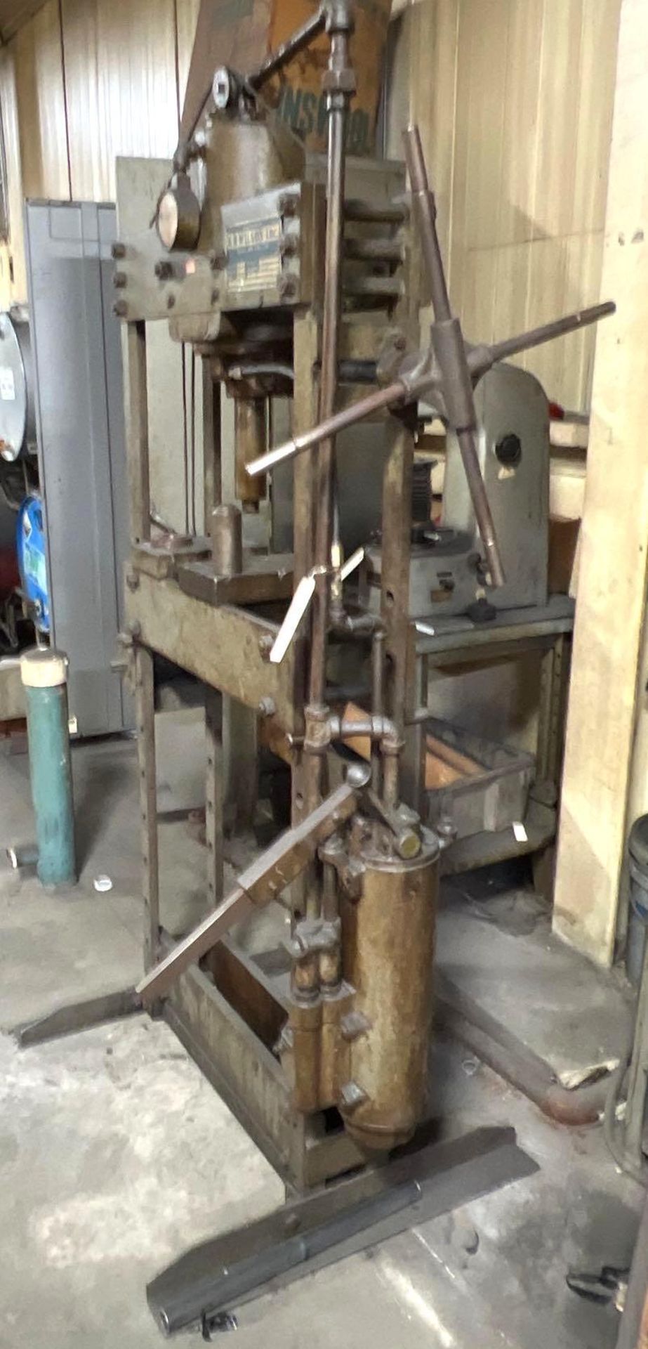 25 Ton K R Wilson Hydraulic H Frame Press - Image 3 of 4