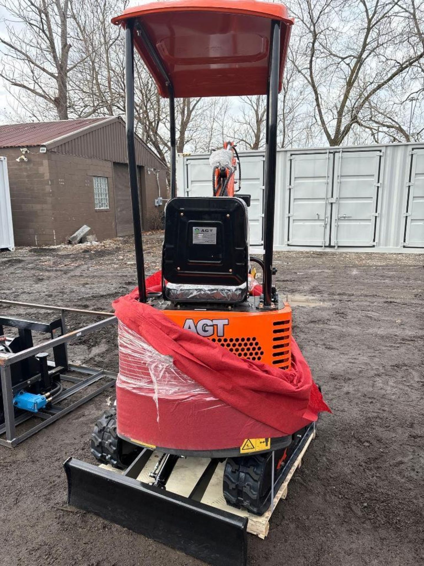 New AGT QH12R Mini Gas Excavator - Image 2 of 8