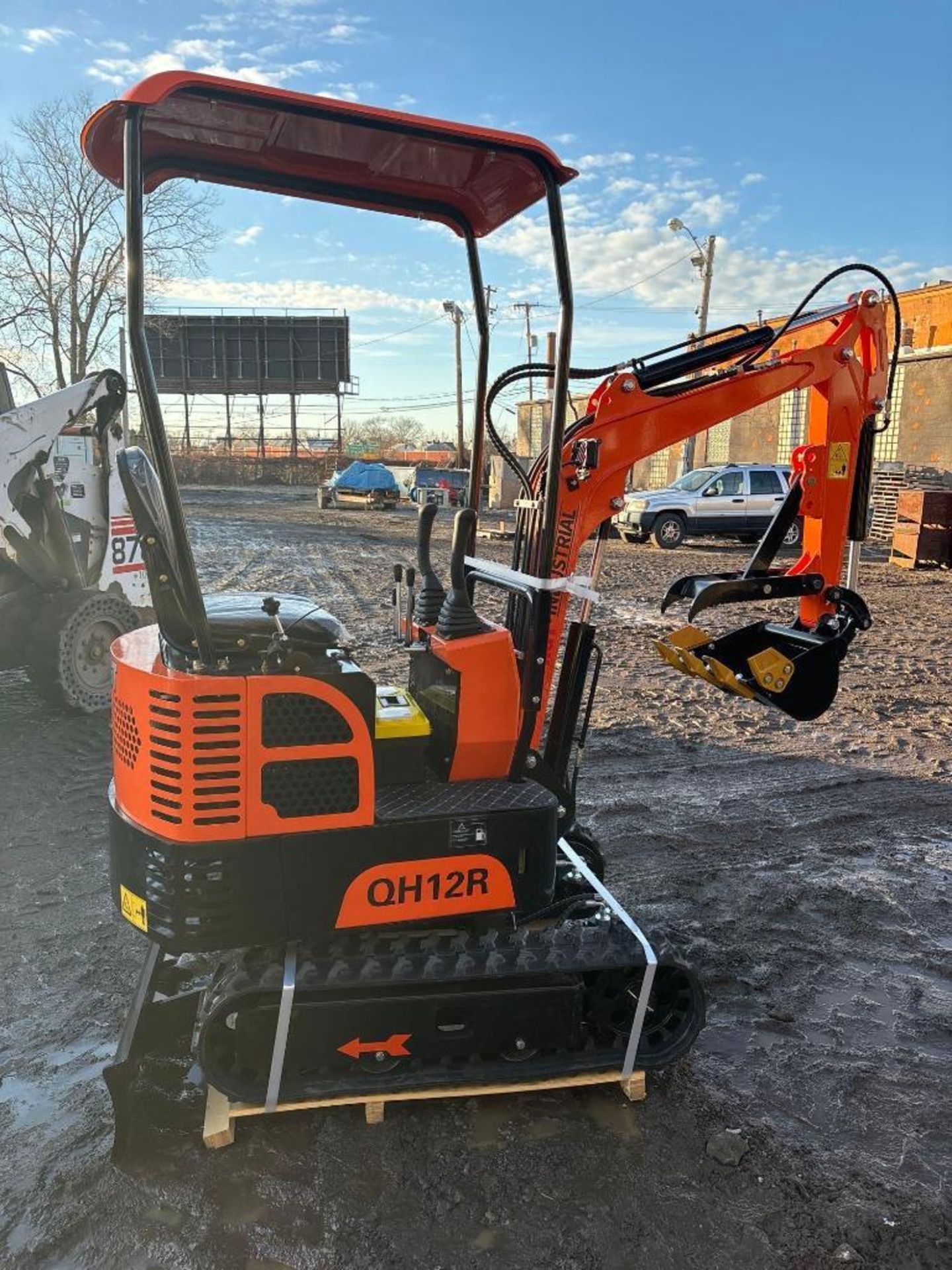 NEW AGT QH12R Mini Excavator