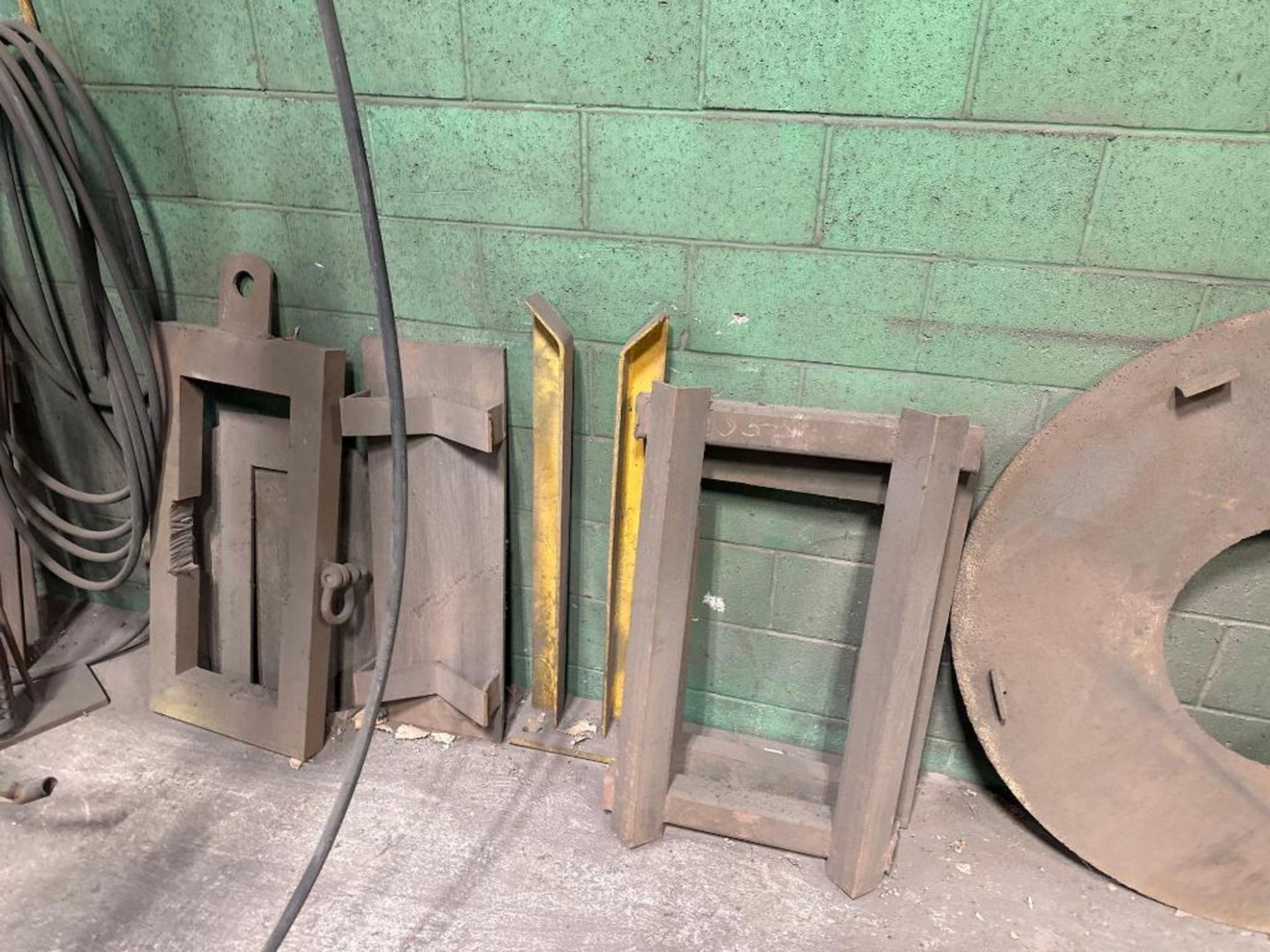 Misc Steel and Positioner pieces - Image 3 of 6