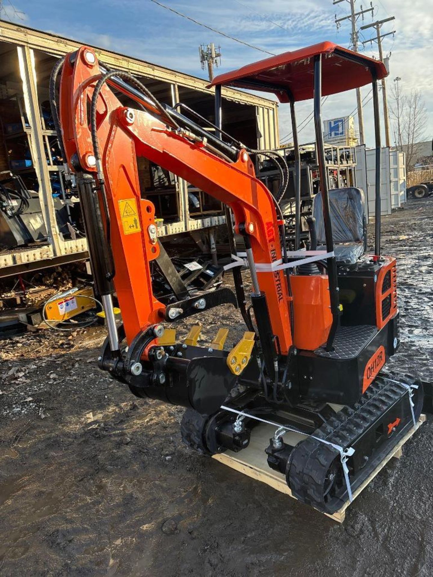 NEW AGT QH12R Mini Excavator - Image 3 of 9