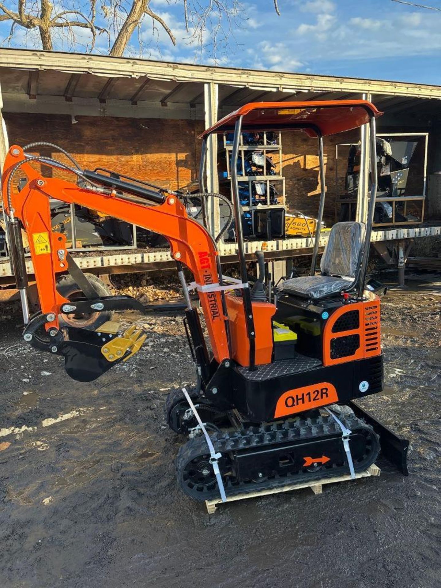 NEW AGT QH12R Mini Excavator - Image 2 of 9