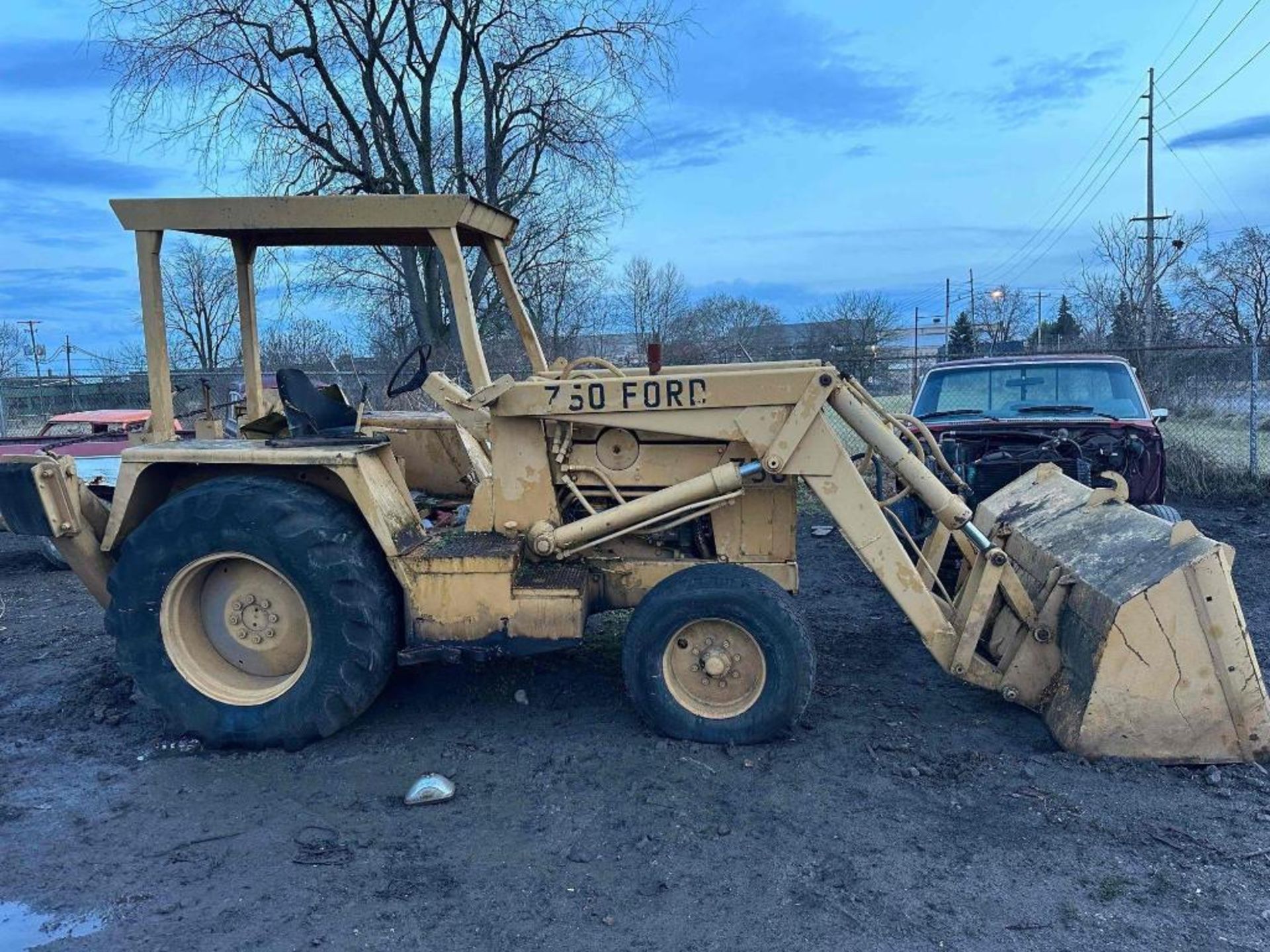 Ford 750 Backhoe (Parts Machine) (located off-site, please read description)