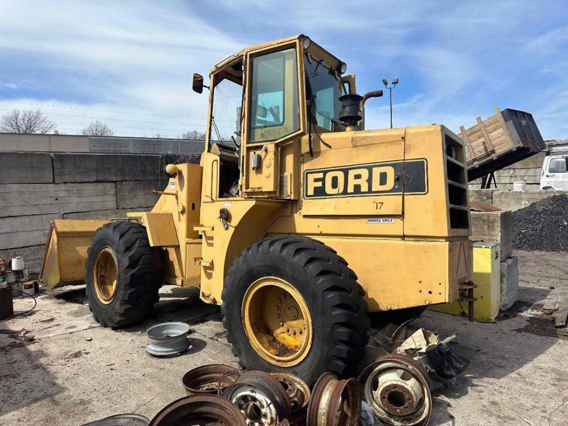 Ford A62 Diesel Loader (located off-site, please read description) - Image 3 of 14