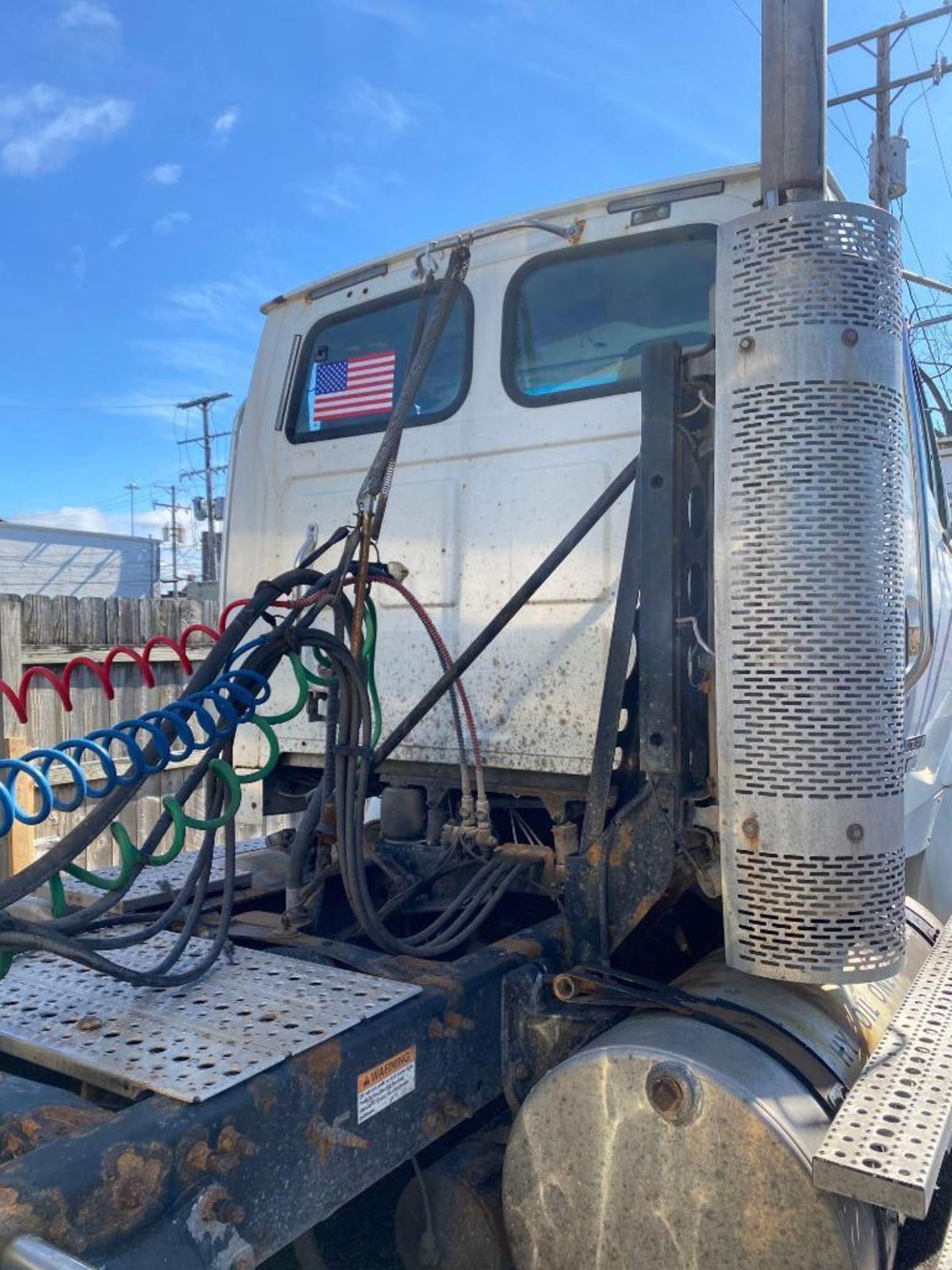 2008 Sterling A9500 Tandem Tractor / Truck - Image 3 of 11