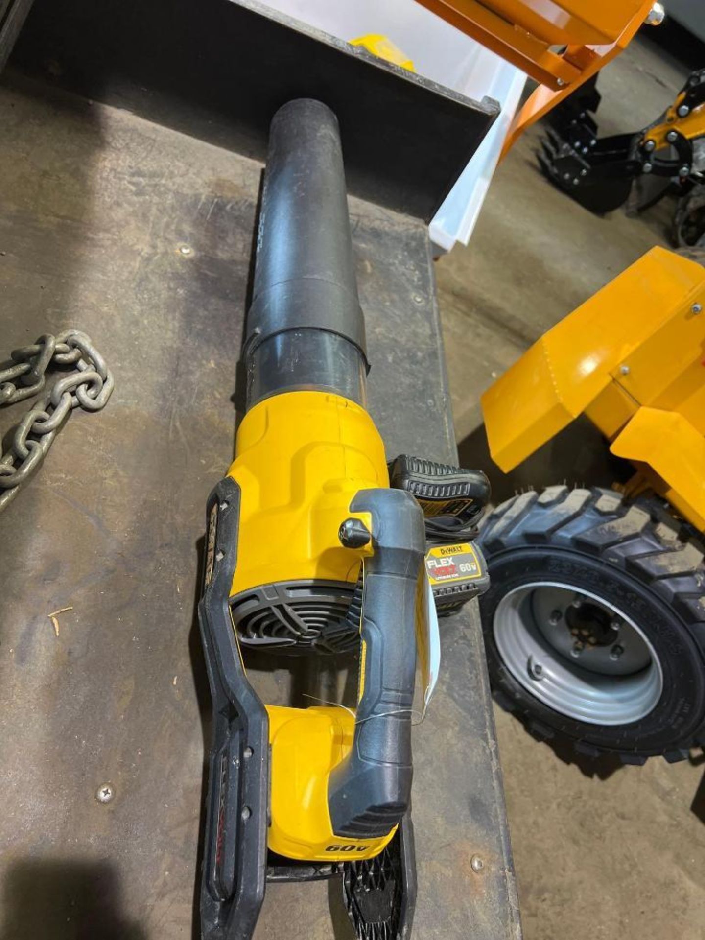 Dewalt Blower w/ Charger - Bild 3 aus 6