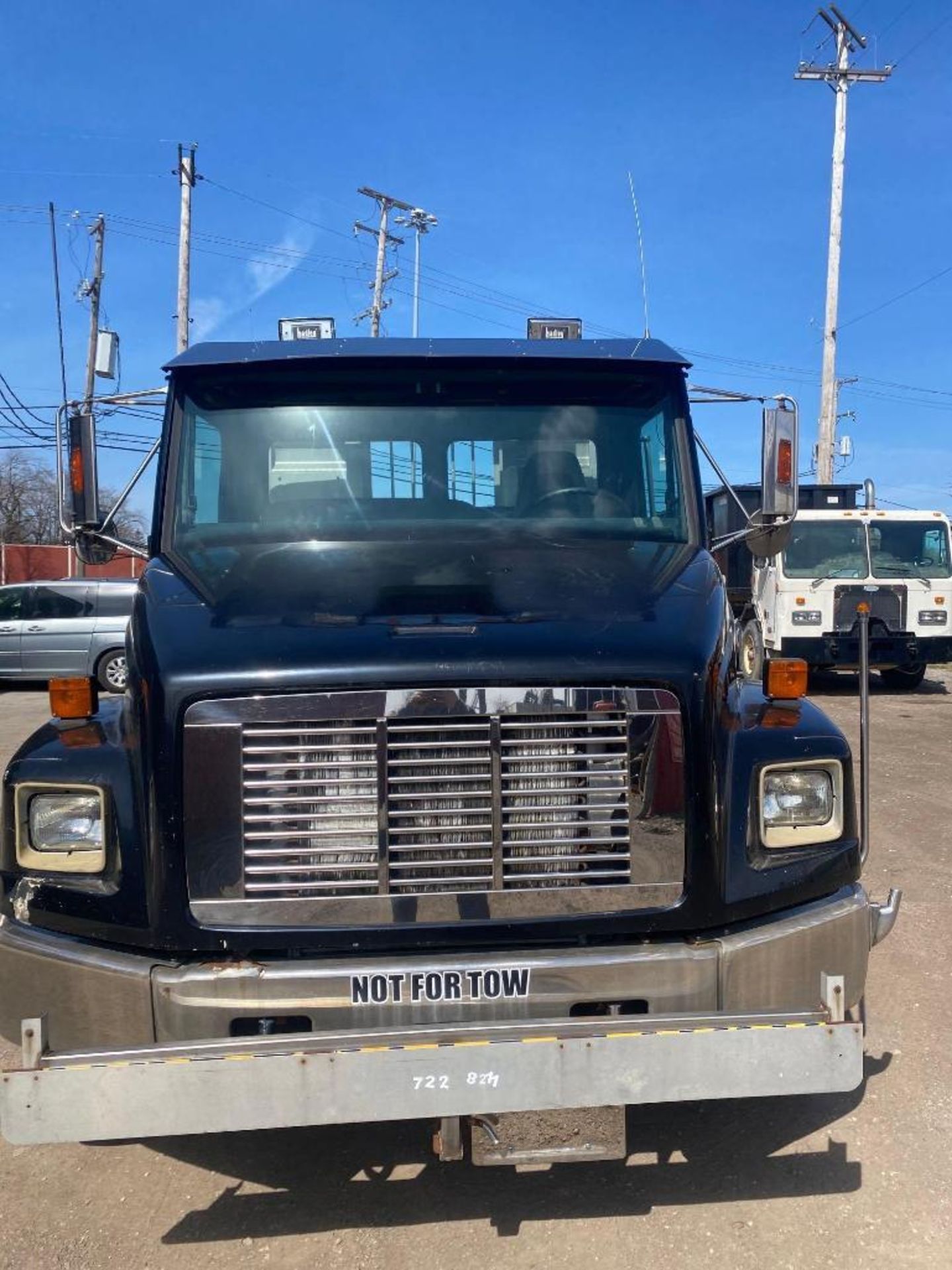 1998 Freightliner FL70 Single Axle Auto Tractor / Truck - Image 11 of 18
