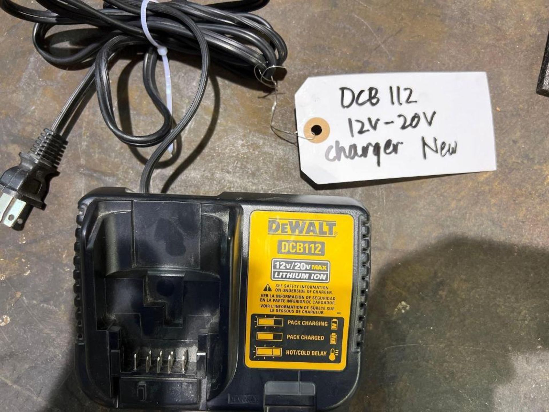 Dewalt Battery+Charger - Image 3 of 3