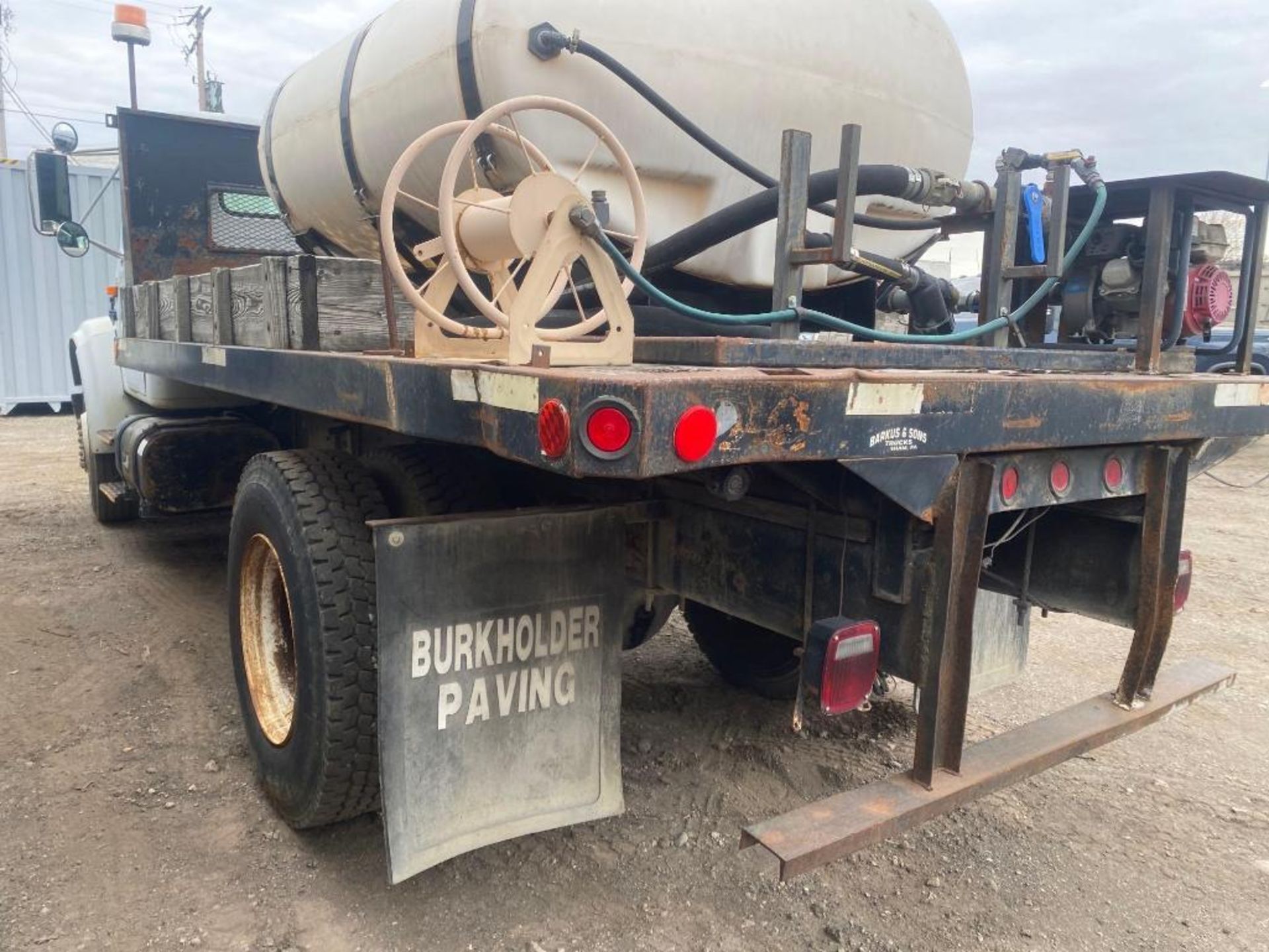 1992 International 4700 Water Truck/Flatbed - Image 4 of 11