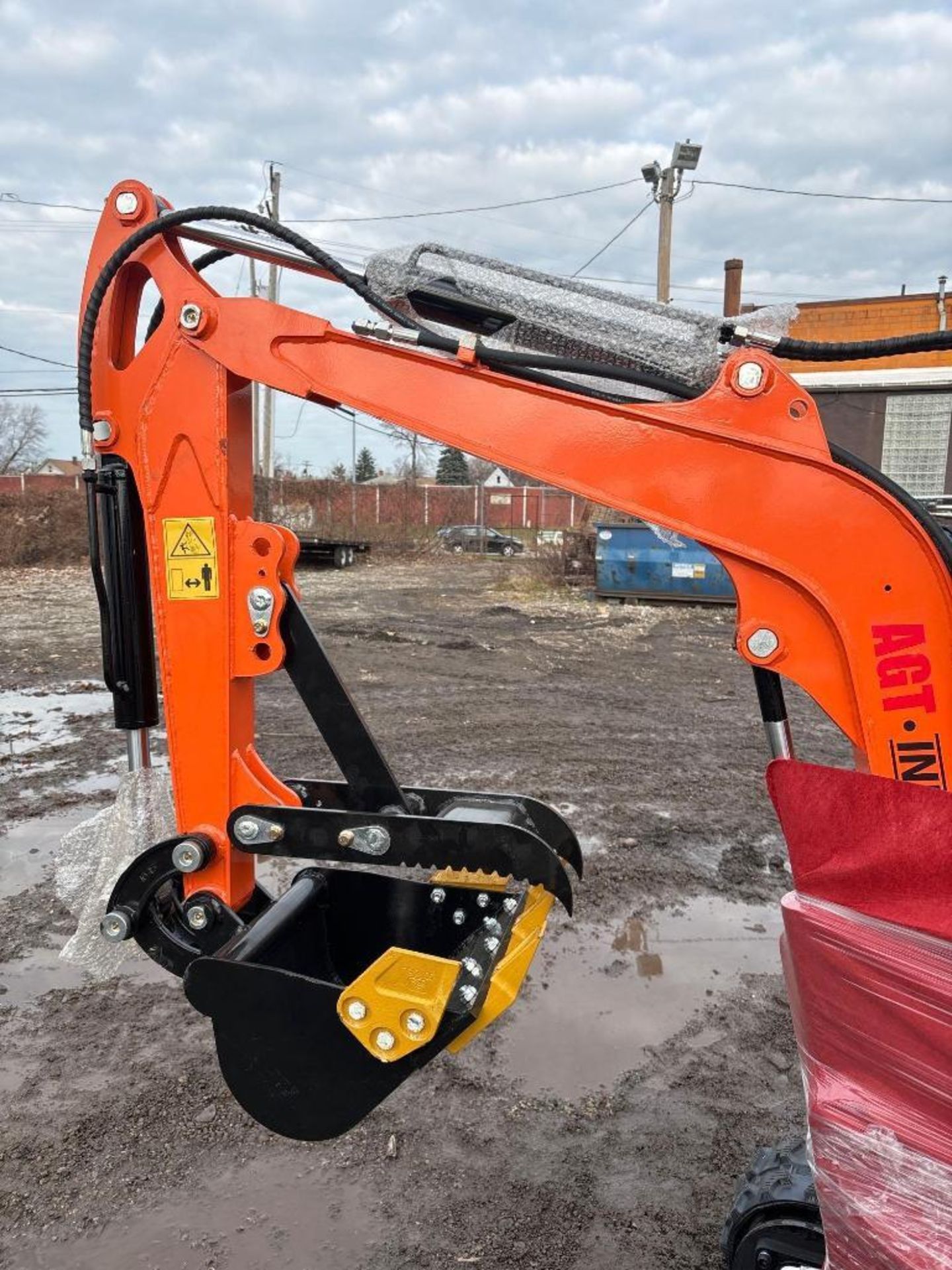 New AGT QH12R Mini Gas Excavator - Image 3 of 7