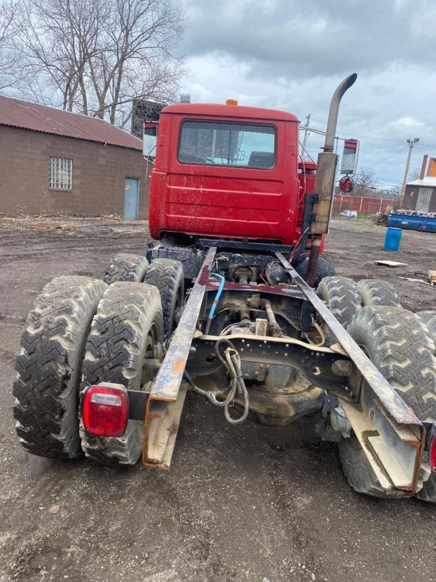 1988 Mack Model 600 Tandem Axle Tractor / Truck - Image 7 of 11