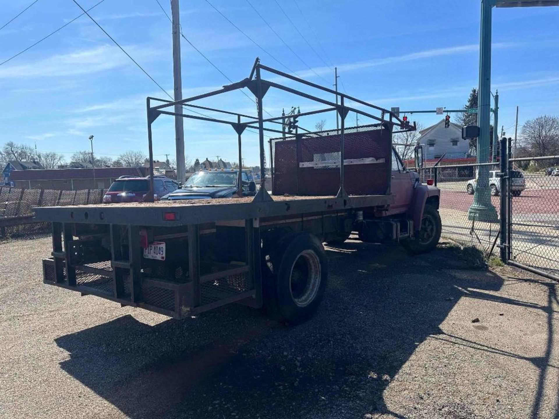 1986 Ford F-700 Diesel Flatbed Truck (located off-site, please read description) - Image 15 of 19