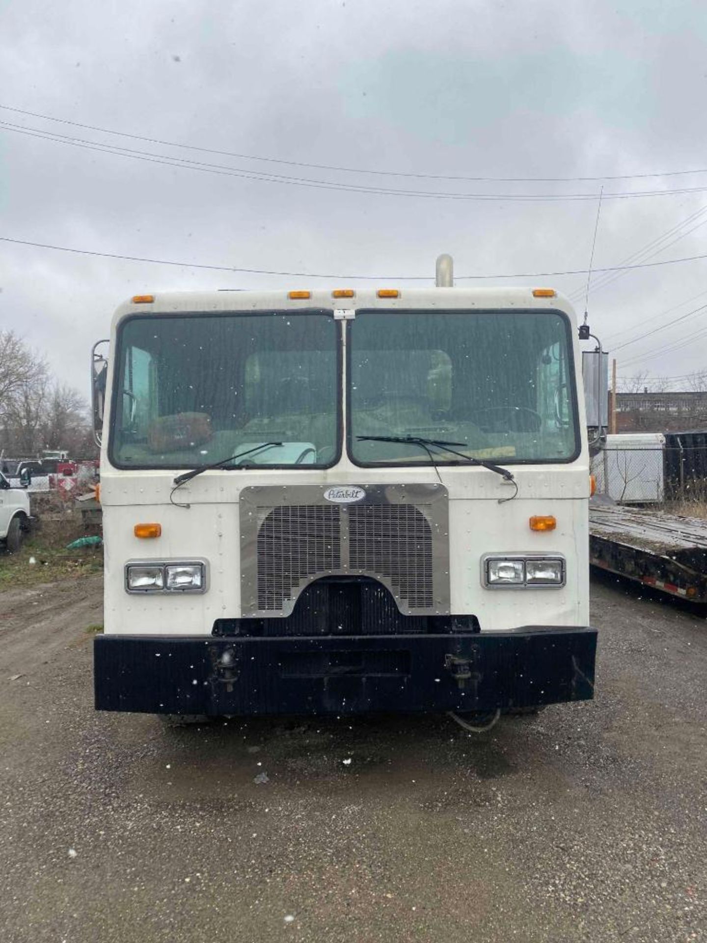 1999 Peterbilt 320 Rolloff Truck - Image 3 of 17