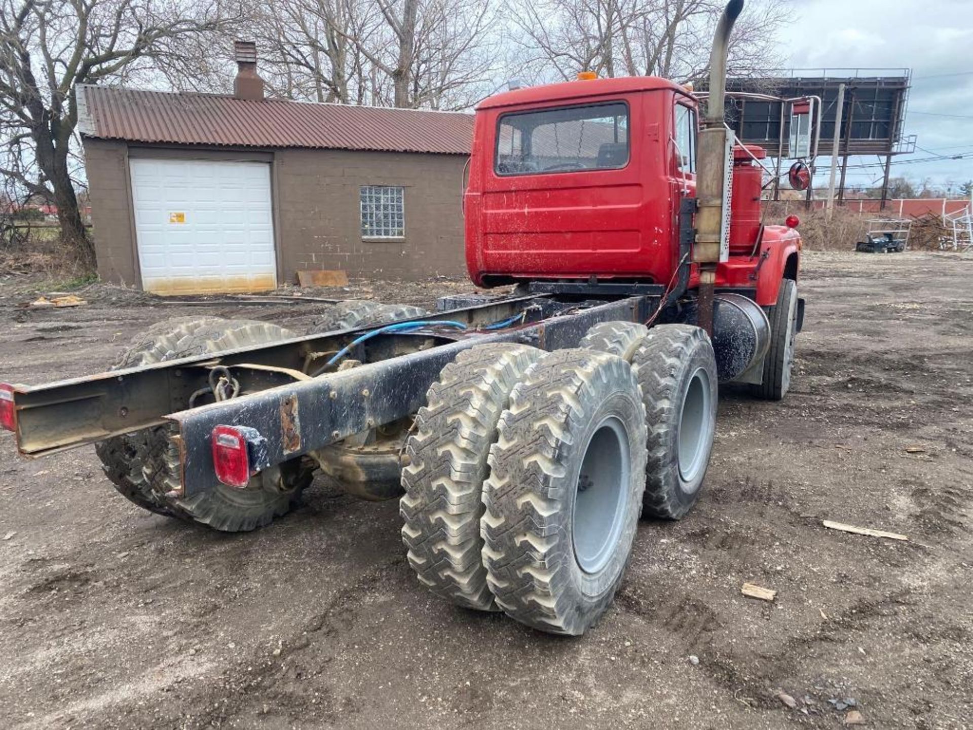 1988 Mack Model 600 Tandem Axle Tractor / Truck - Image 6 of 11