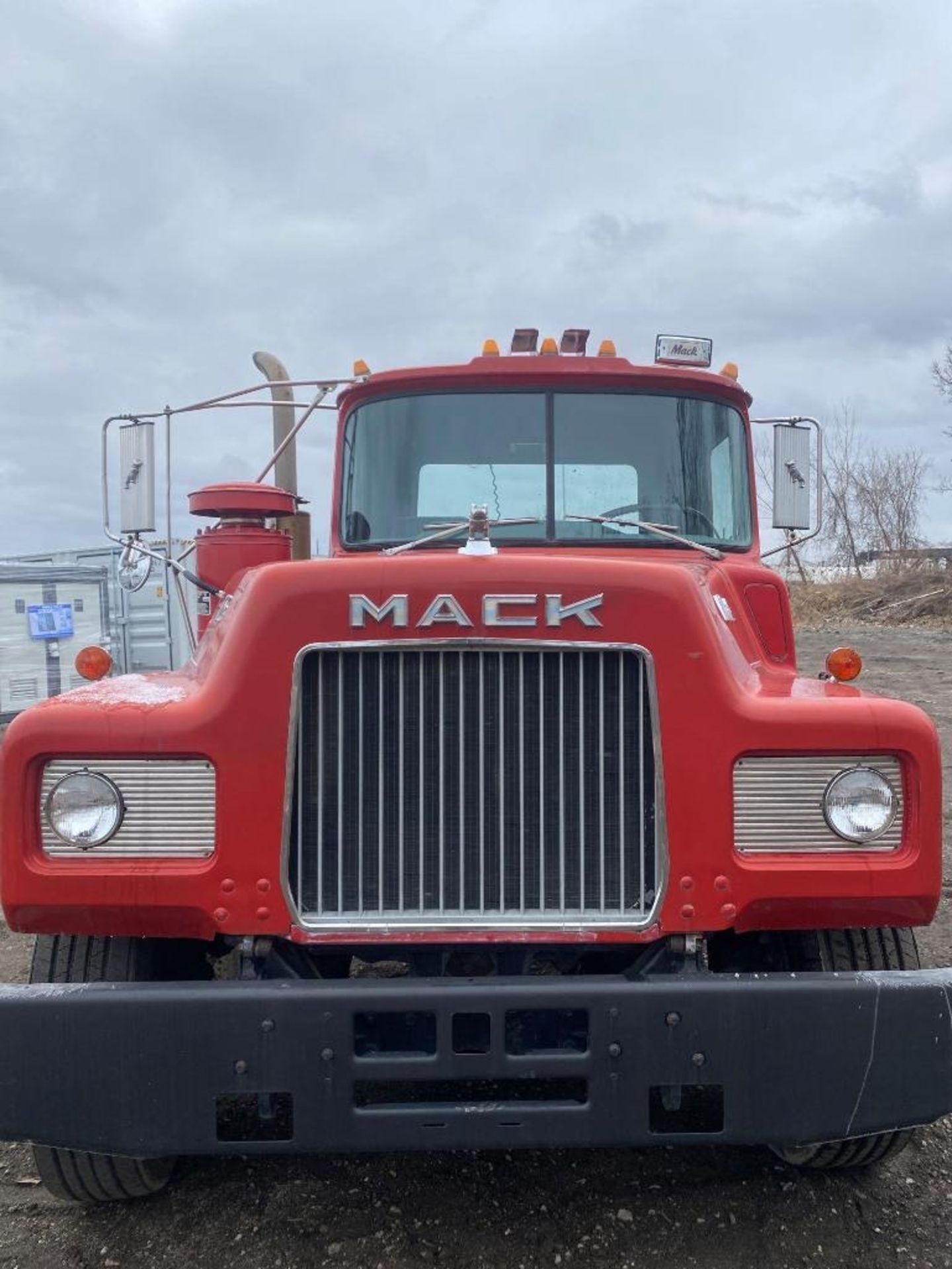 1988 Mack Model 600 Tandem Axle Tractor / Truck - Image 3 of 11