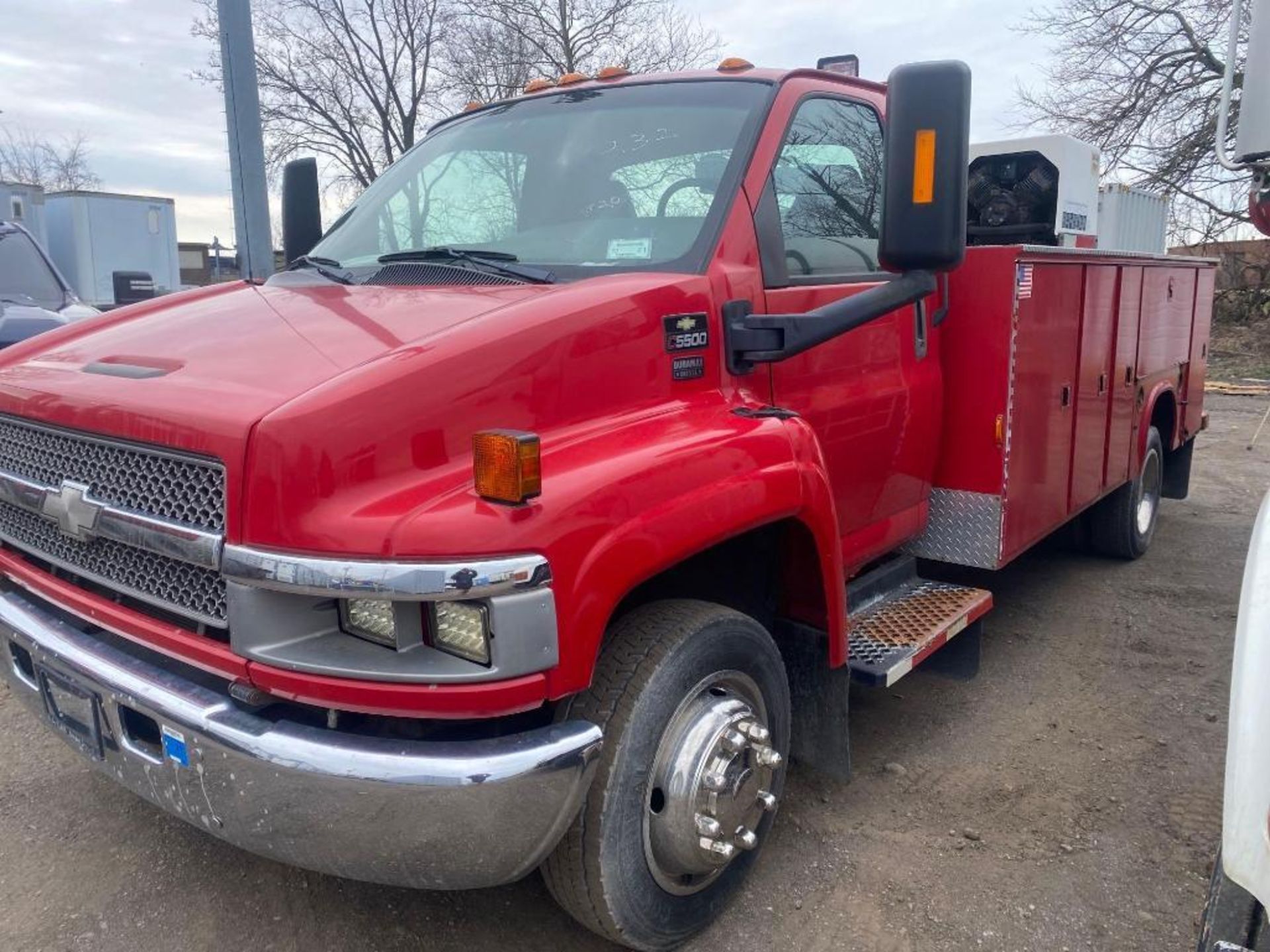 2005 Chevrolet 5500 Service Truck - Image 3 of 18