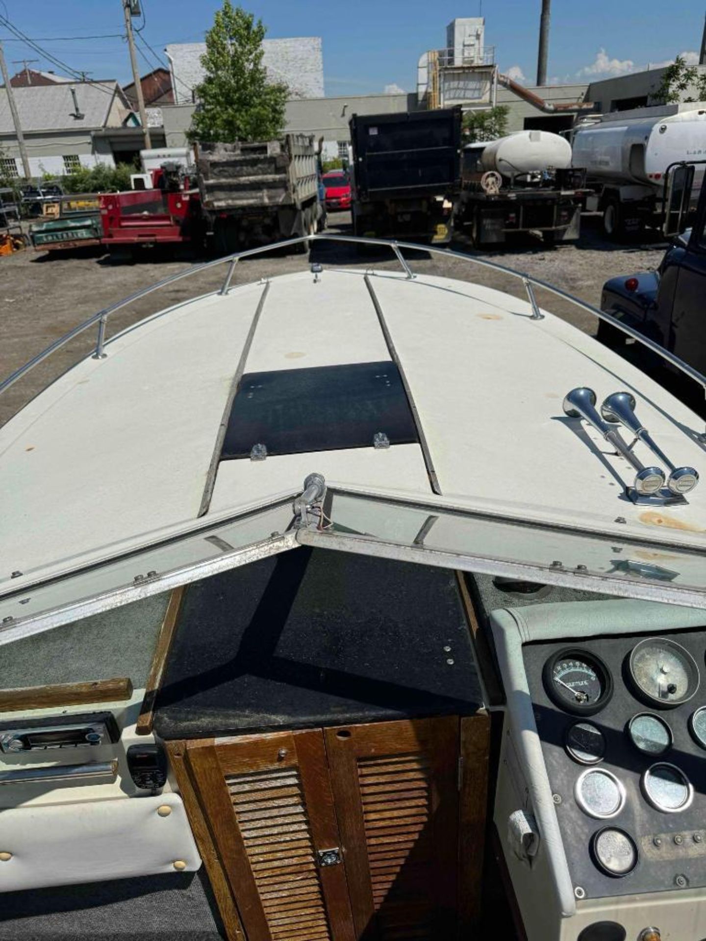 1979 Thunderbird 23ft Formula Liquid Thunder Speed Boat w/ Trailer - Image 12 of 18