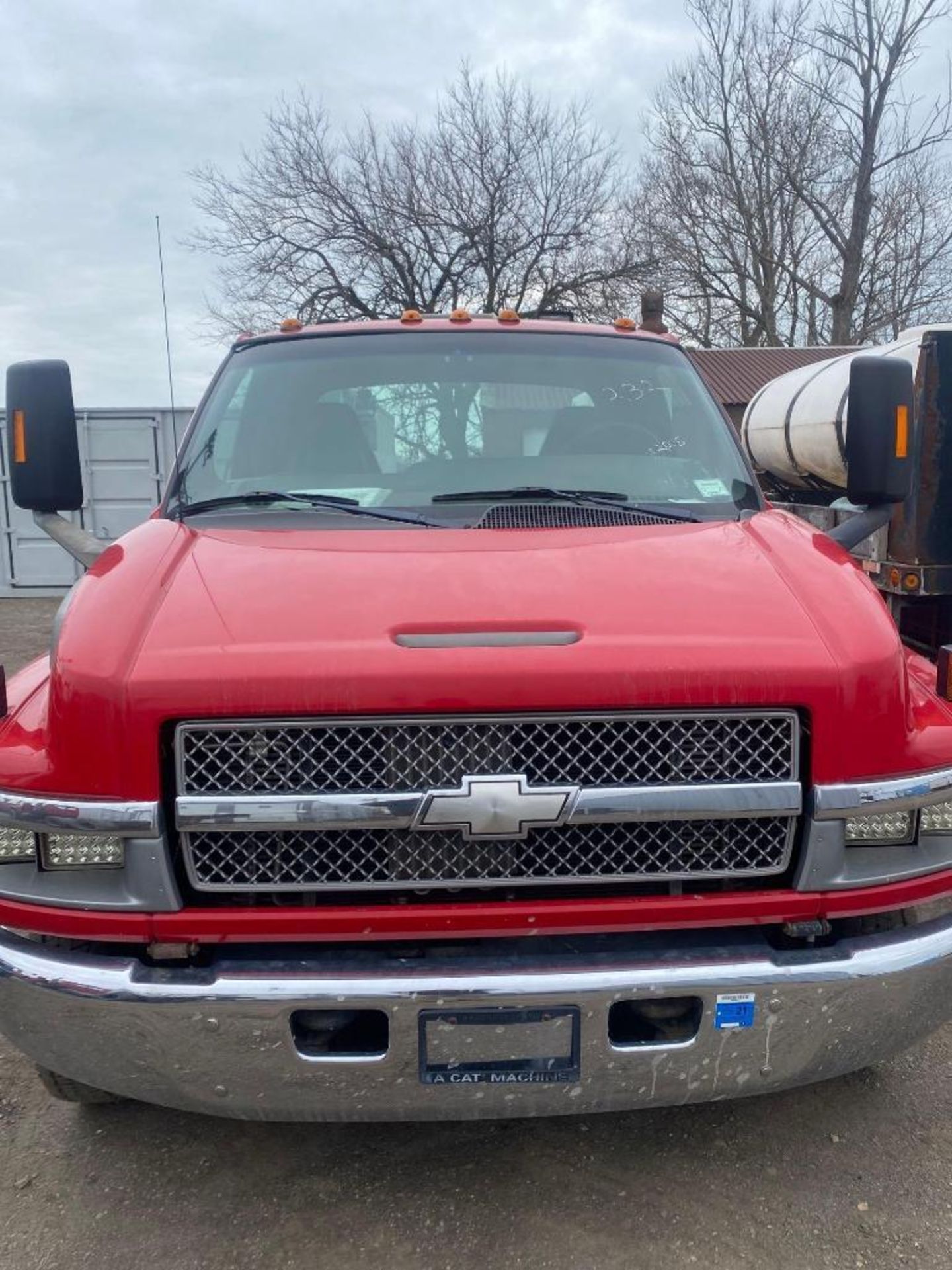 2005 Chevrolet 5500 Service Truck - Image 2 of 18