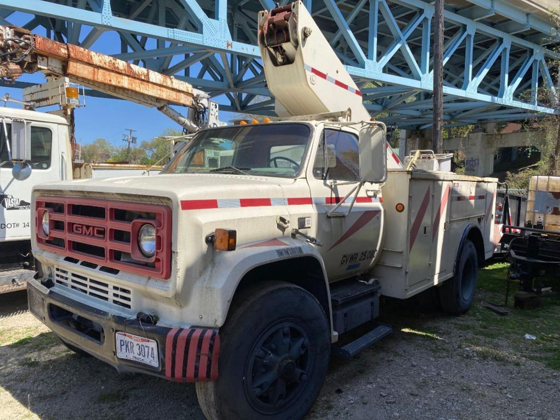 1988 GMC C7000 Bucket Truck (located offsite-please read full description)