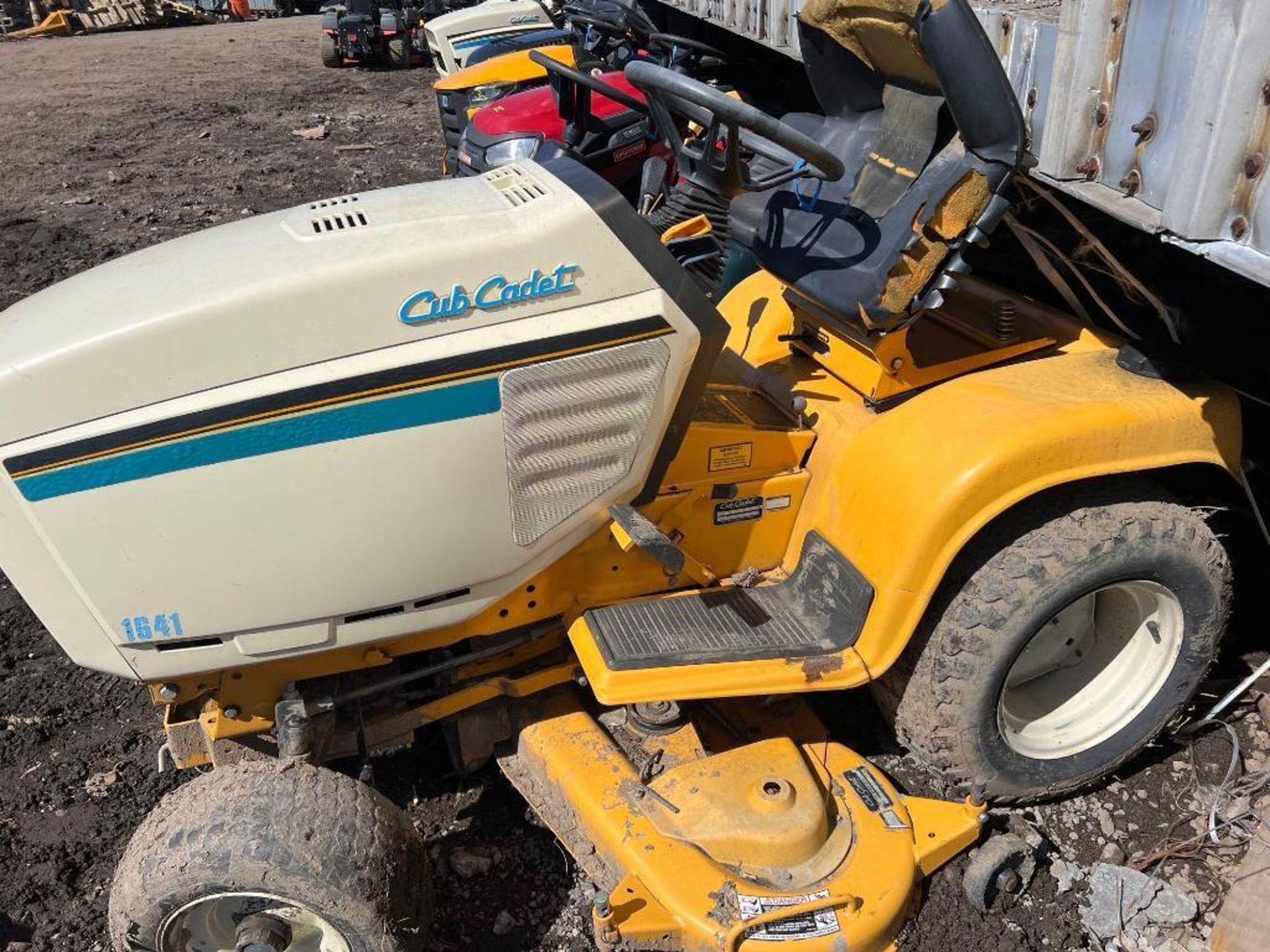 Cub Cadet 1641 Riding Lawn-Mower - Image 2 of 3